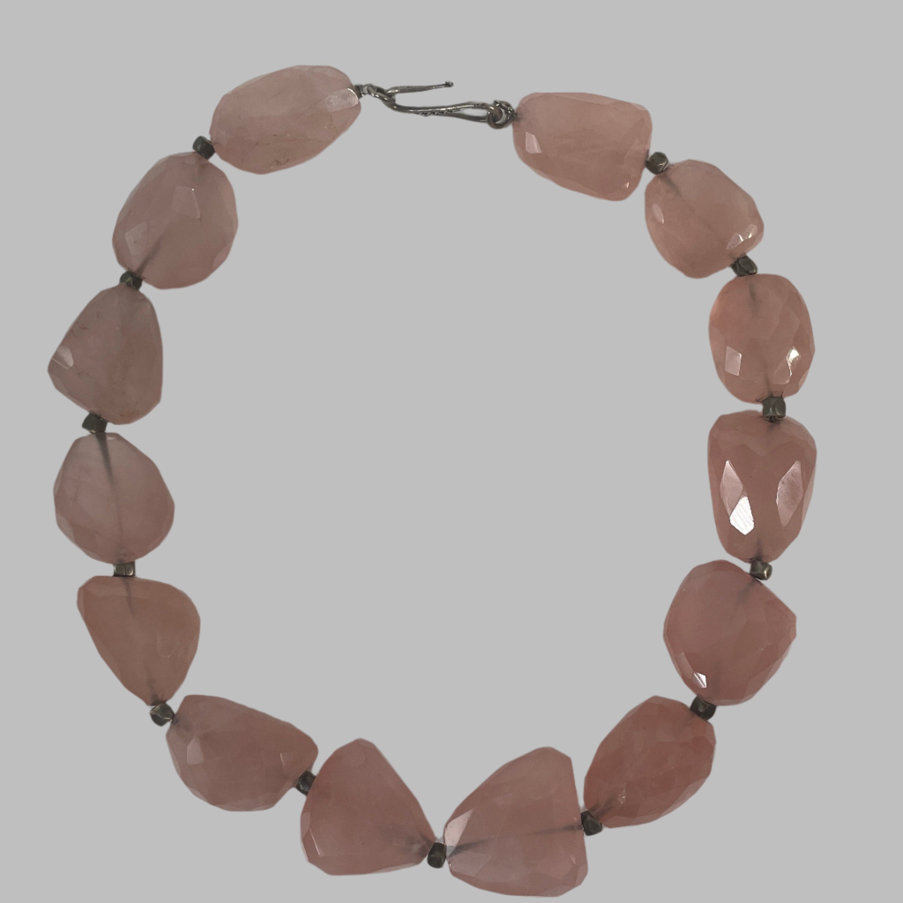 Collier en quartz rose – Perles de pierres précieuses à facettes, enfilées à la main, style vintage