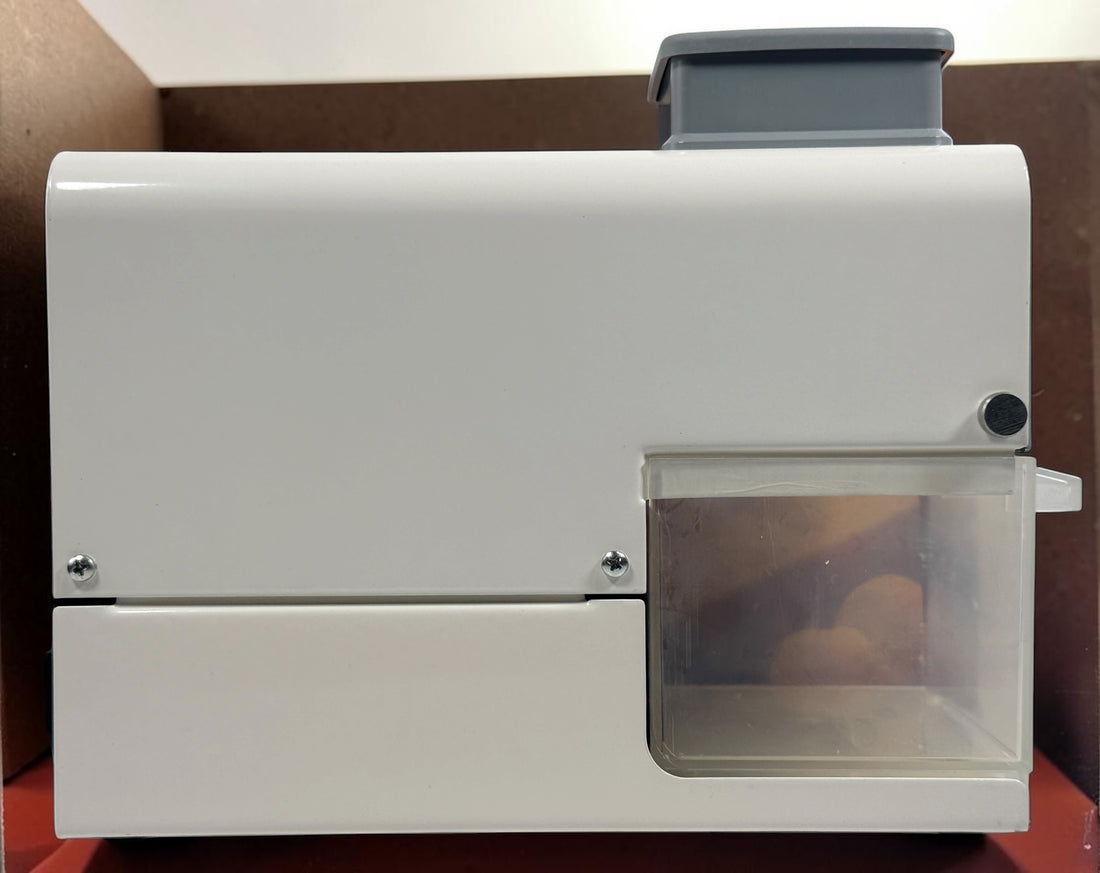 Italian-made OMRA Art. 2900 electric cheese grater with original box. Ideal for Parmesan, Pecorino, breadcrumbs, and other hard foods. Tested and working.
