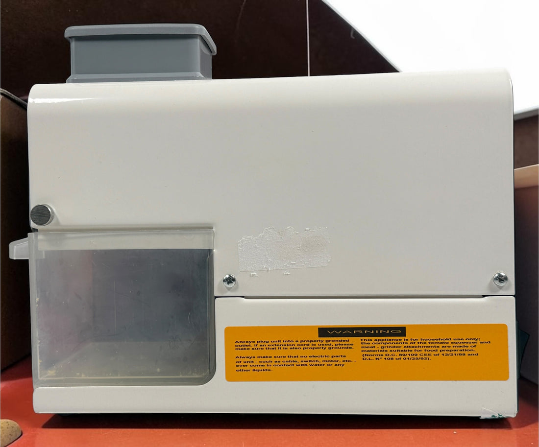 Italian-made OMRA Art. 2900 electric cheese grater with original box. Ideal for Parmesan, Pecorino, breadcrumbs, and other hard foods. Tested and working.