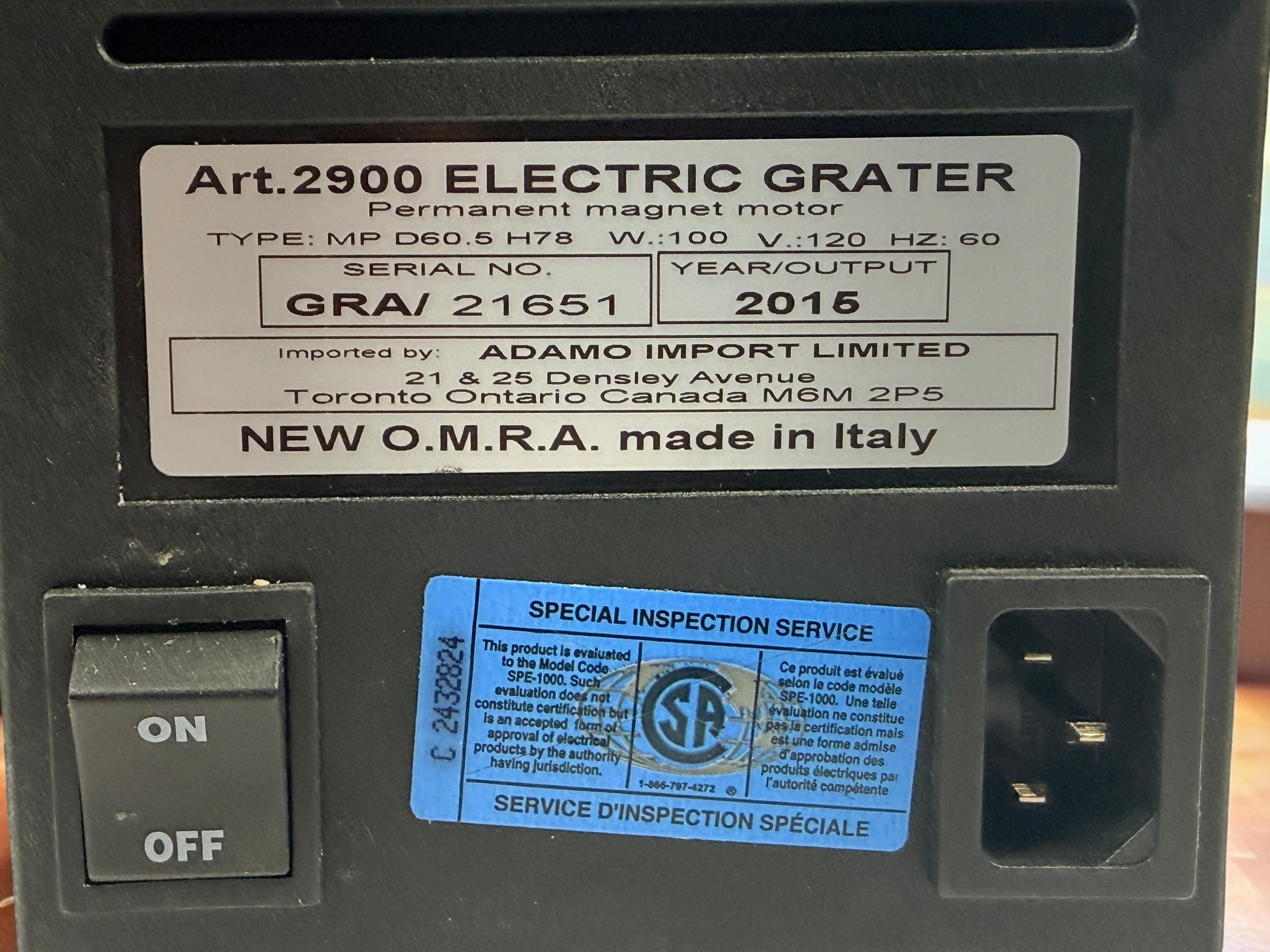 Italian-made OMRA Art. 2900 electric cheese grater with original box. Ideal for Parmesan, Pecorino, breadcrumbs, and other hard foods. Tested and working.