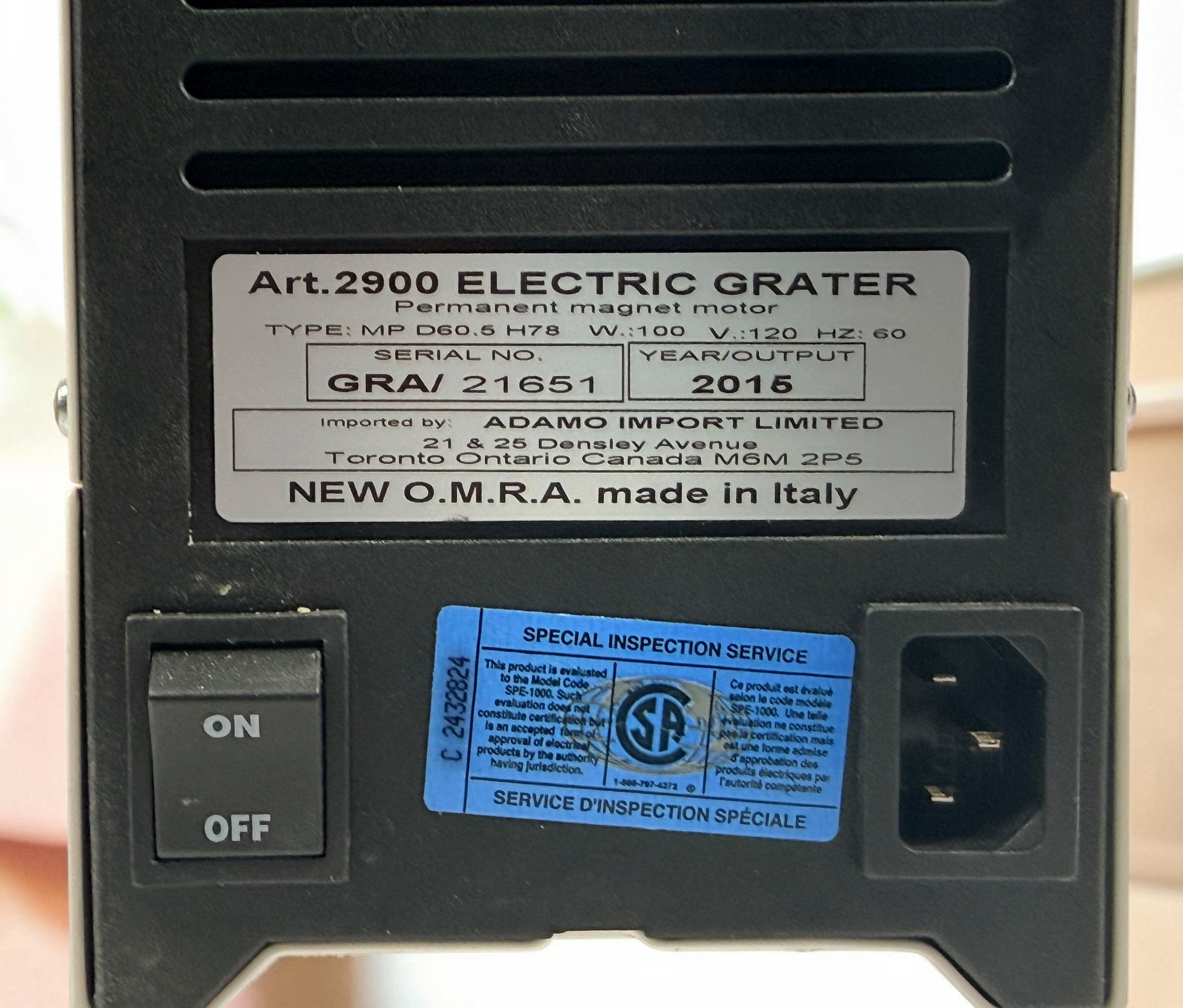 Italian-made OMRA Art. 2900 electric cheese grater with original box. Ideal for Parmesan, Pecorino, breadcrumbs, and other hard foods. Tested and working.