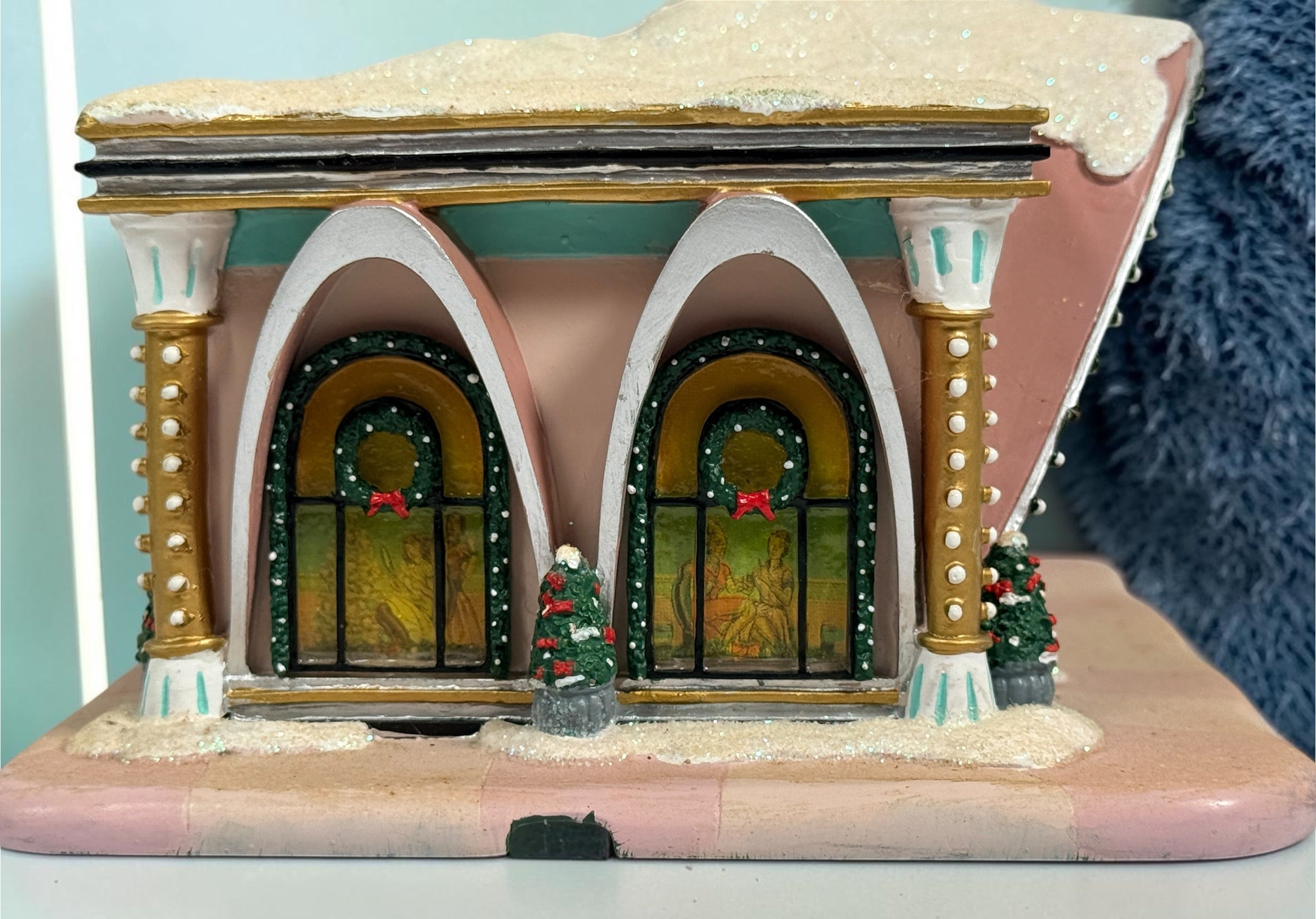 Retired 2010 Hawthorne Village “Treat Me Nice” Salon &amp; Spa from the Elvis Presley Rock ‘n’ Roll Holiday Village Collection. Light cord not included.