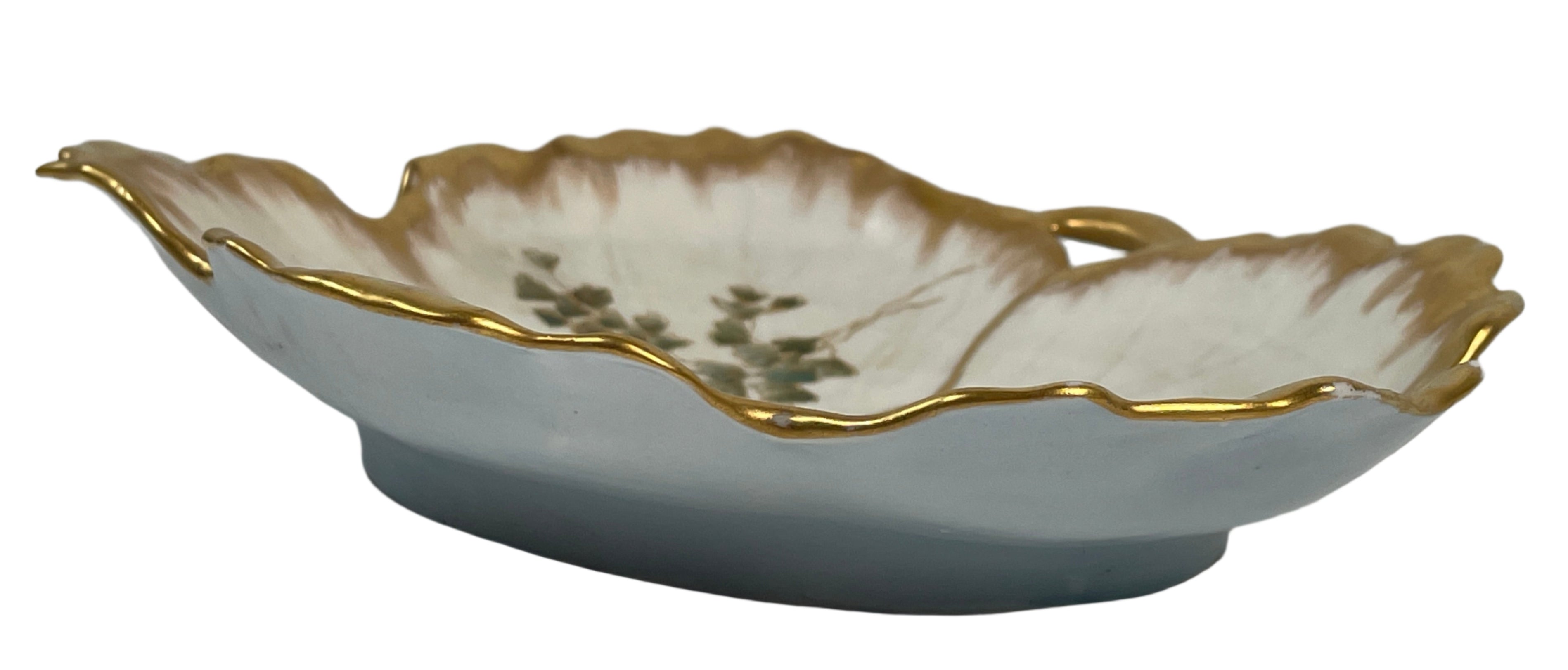 Plat antique en porcelaine peinte à la main de 1896, motif feuille, signé CE Ingalls, doré, style victorien