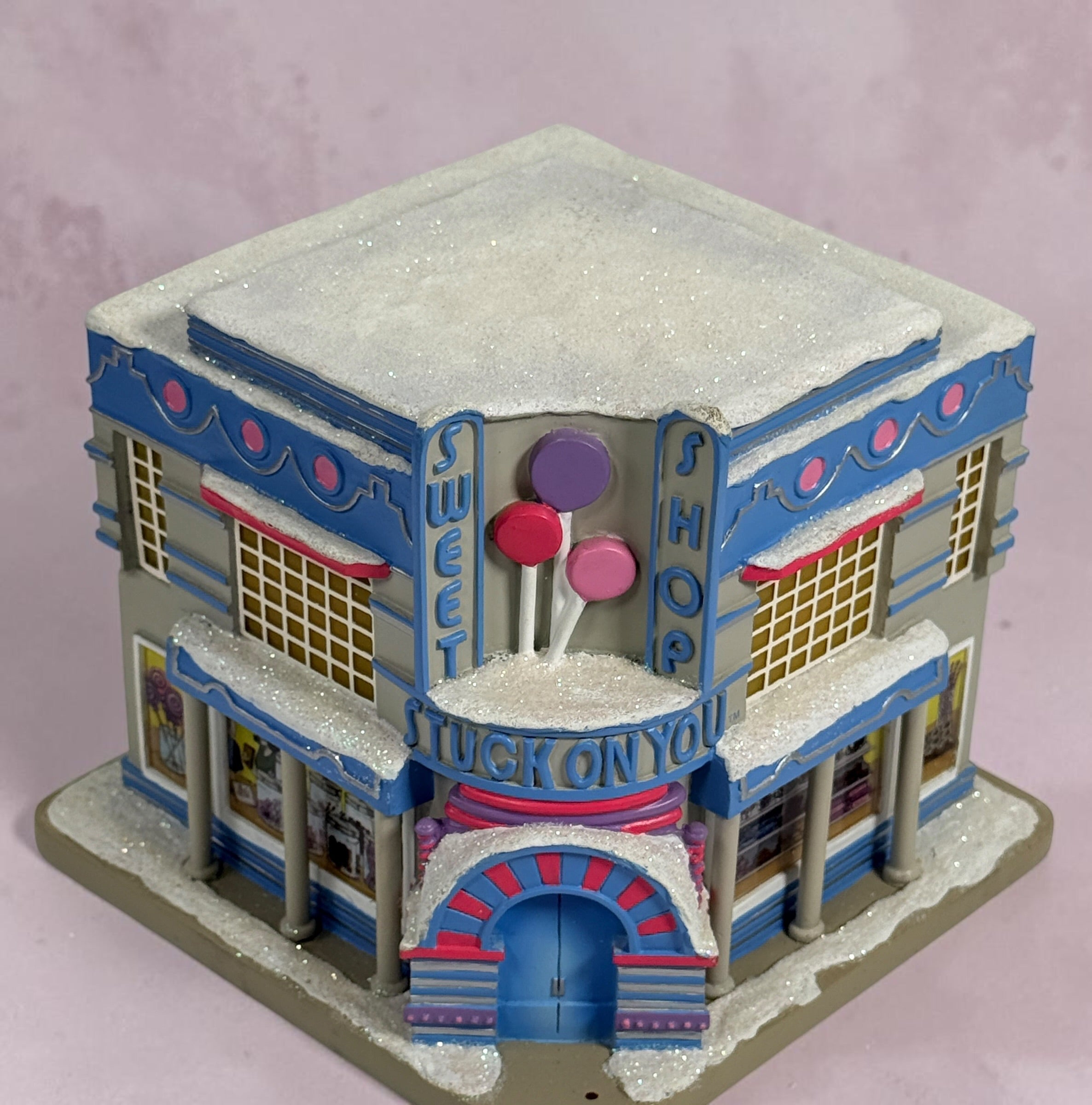 Retired 2006 Hawthorne Village Elvis Presley Stuck On You Candy Shop from the Rock ‘n’ Roll Holiday Village collection. Light cord not included.