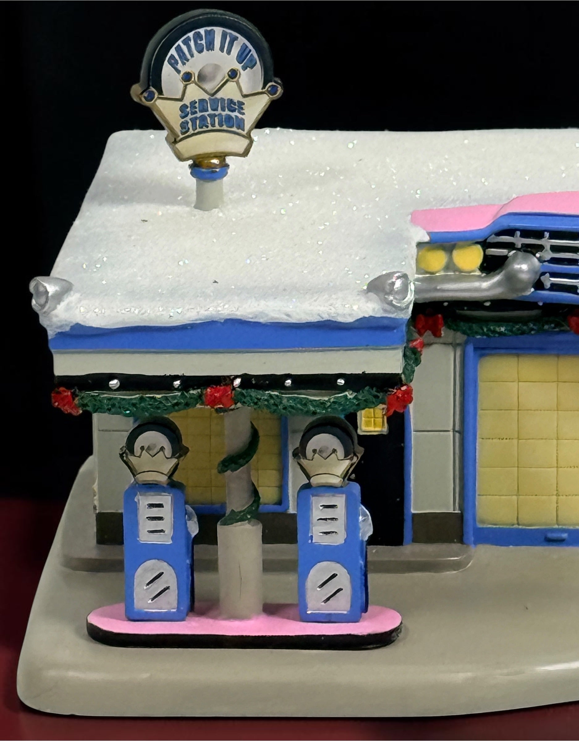 Retired 2009 Hawthorne Village Elvis Presley Patch It Up Service Station from the Rock ‘n’ Roll Holiday Village collection. Light cord not included.