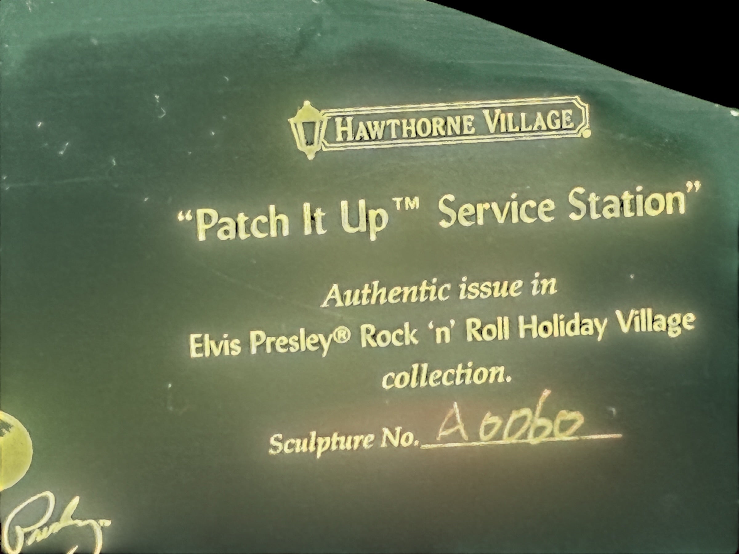 Retired 2009 Hawthorne Village Elvis Presley Patch It Up Service Station from the Rock ‘n’ Roll Holiday Village collection. Light cord not included.