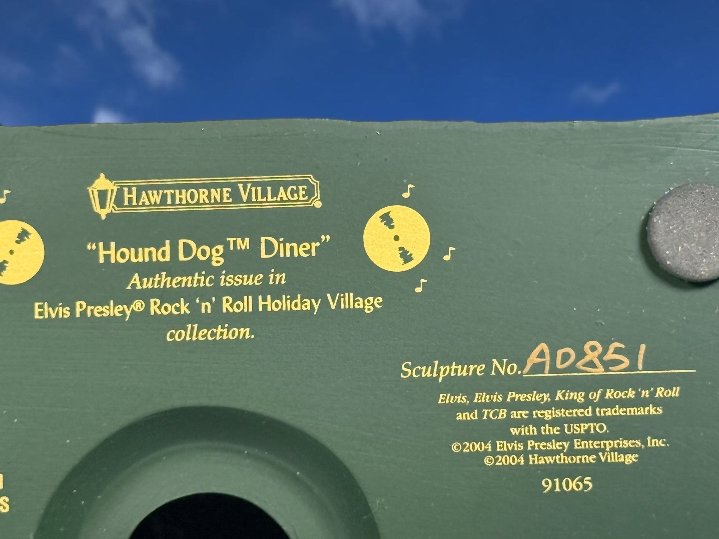 Retired Hawthorne Village Elvis Presley Hound Dog Diner Christmas village building. Detailed illuminated collectible in very good condition. Light cord not included.
