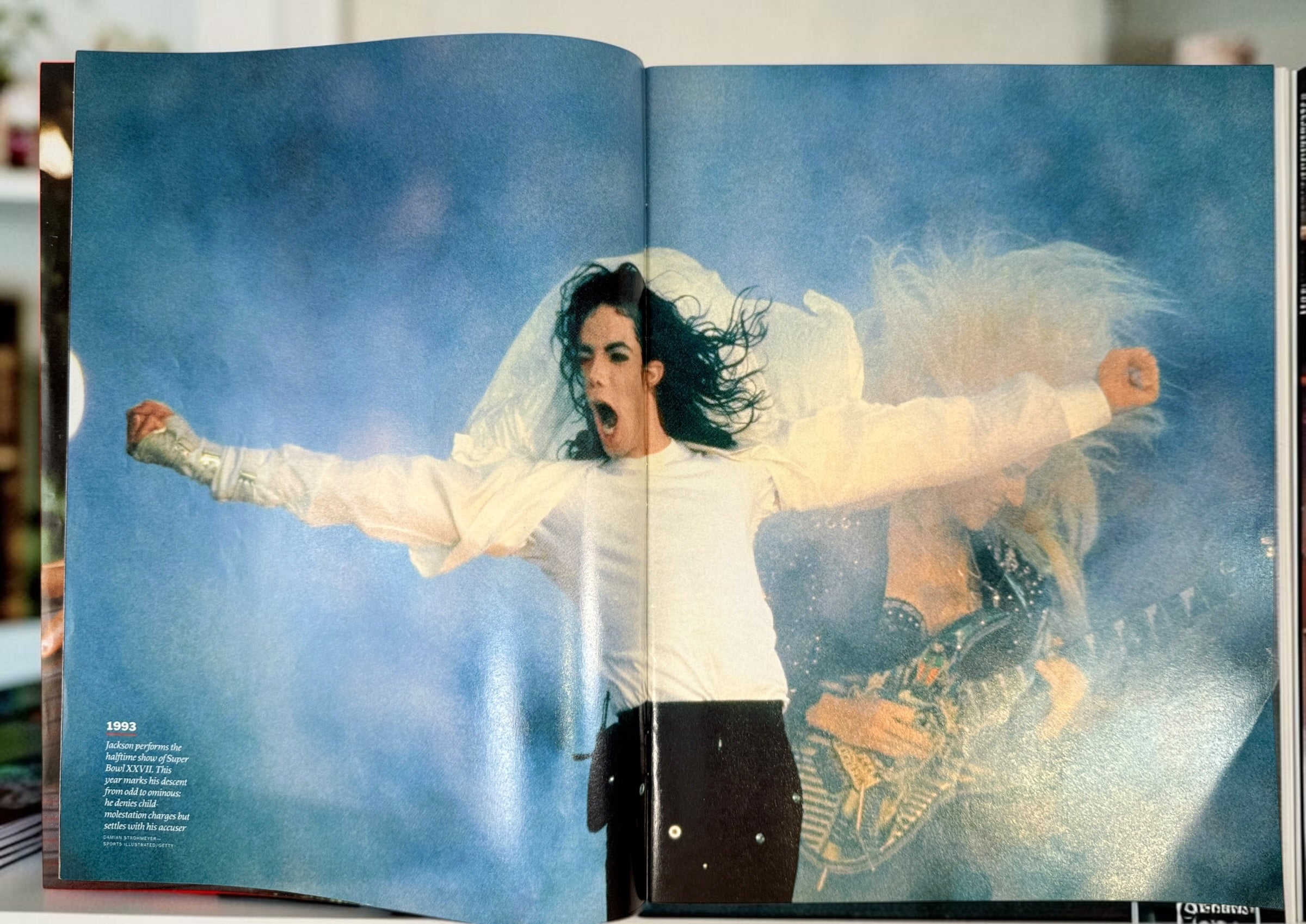 Collectible 2009 Michael Jackson memorial magazine set featuring TIME Special Commemorative Edition and two People tribute issues. A must-have for fans and collectors.