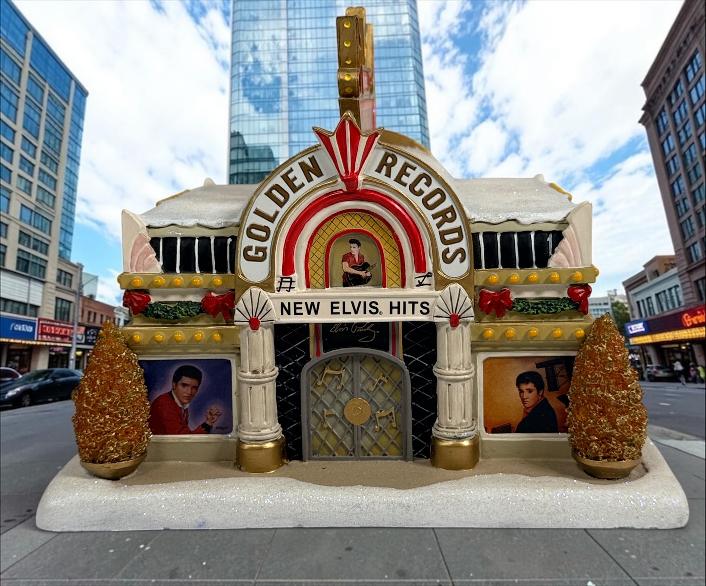 Retired 2004 Hawthorne Village Elvis Presley Golden Records Store from the Rock ‘n’ Roll Holiday Village collection. Light cord not included.