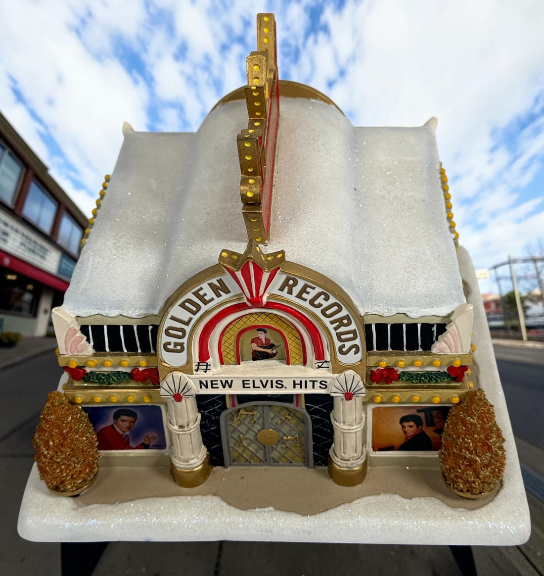 Retired 2004 Hawthorne Village Elvis Presley Golden Records Store from the Rock ‘n’ Roll Holiday Village collection. Light cord not included.
