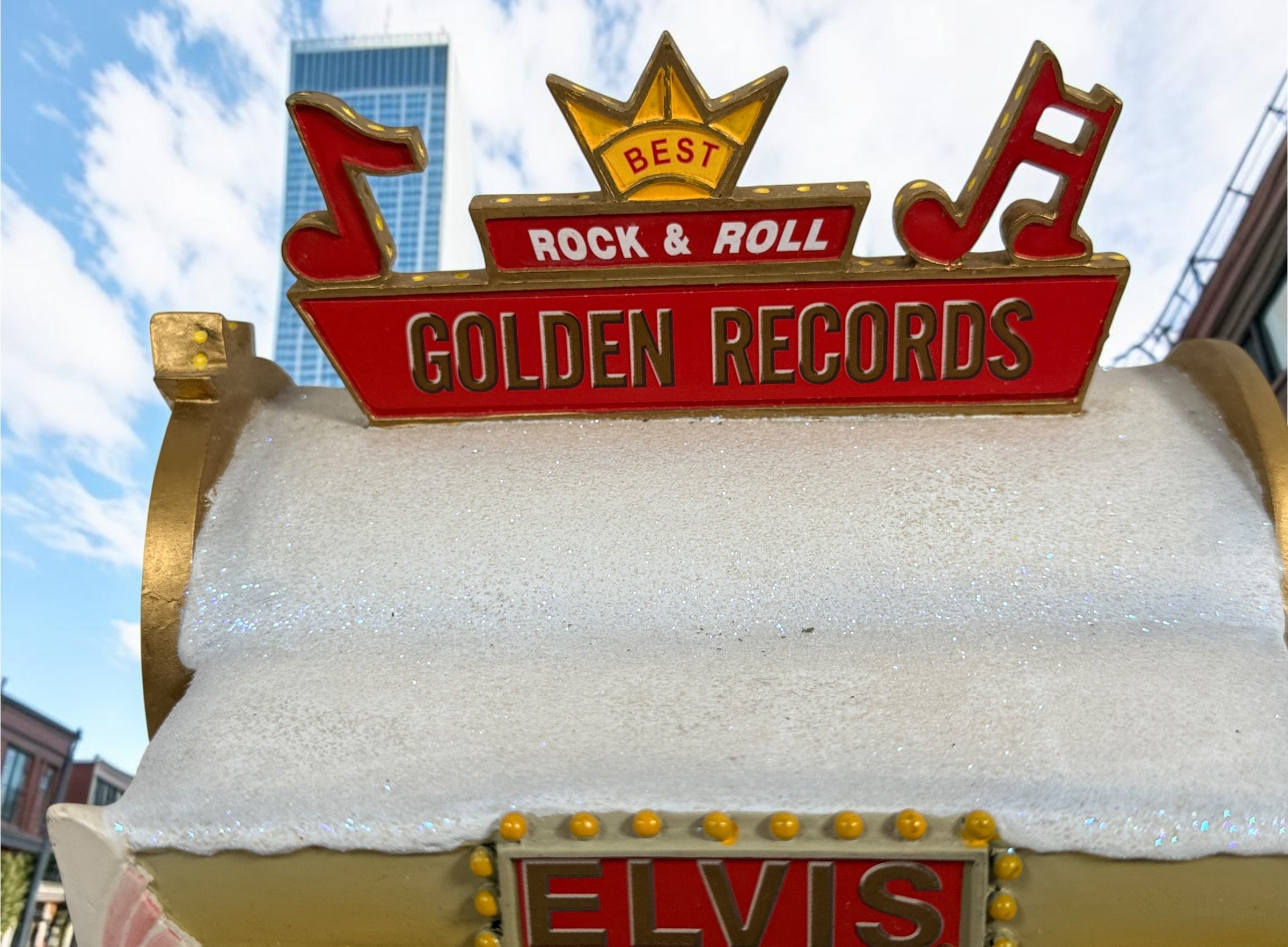 Retired 2004 Hawthorne Village Elvis Presley Golden Records Store from the Rock ‘n’ Roll Holiday Village collection. Light cord not included.