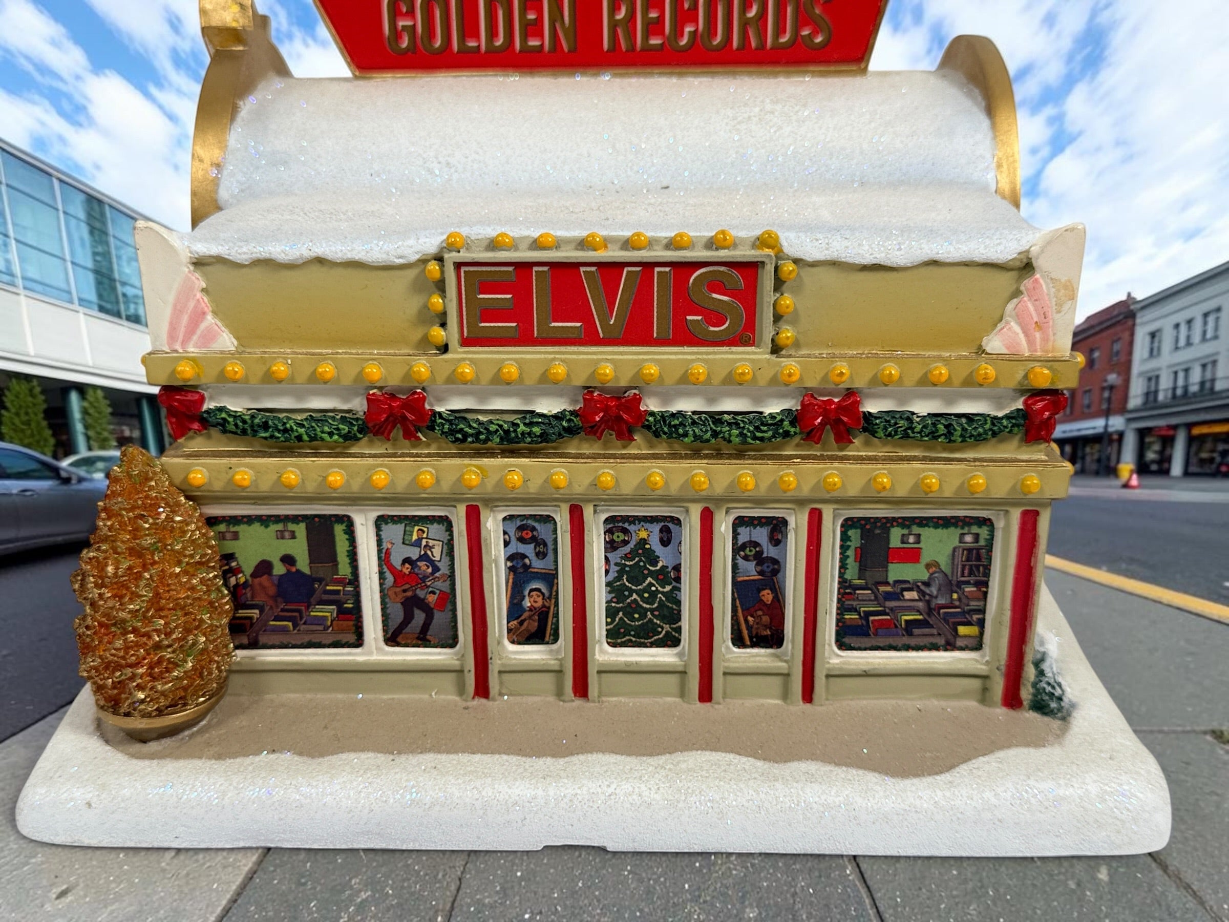 Retired 2004 Hawthorne Village Elvis Presley Golden Records Store from the Rock ‘n’ Roll Holiday Village collection. Light cord not included.
