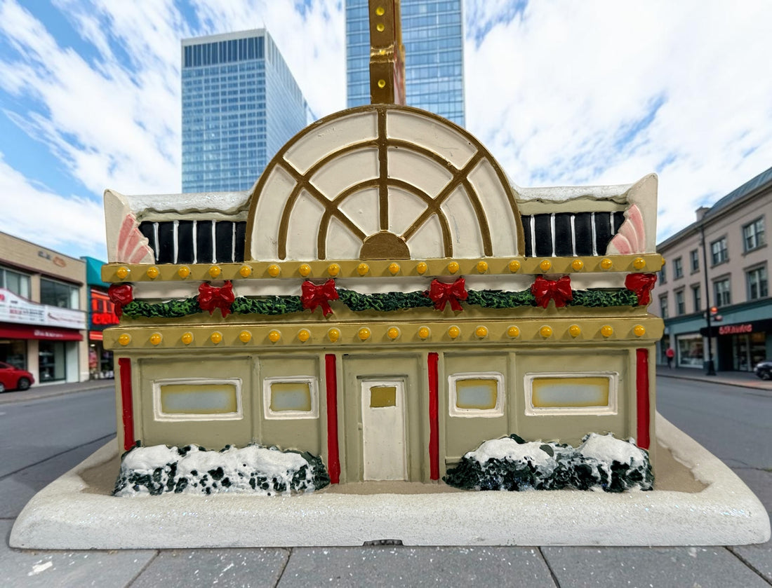Retired 2004 Hawthorne Village Elvis Presley Golden Records Store from the Rock ‘n’ Roll Holiday Village collection. Light cord not included.