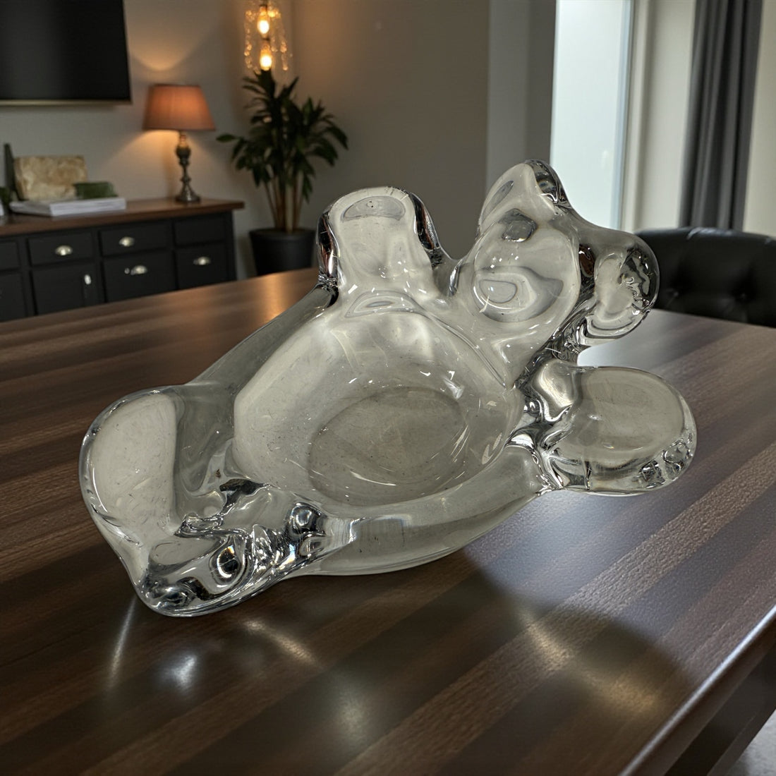 Vintage Vannes-le-Châtel crystal bear bowl made in France. Heavy sculpted glass with clear mid-century form. Great décor piece or collectible gift.