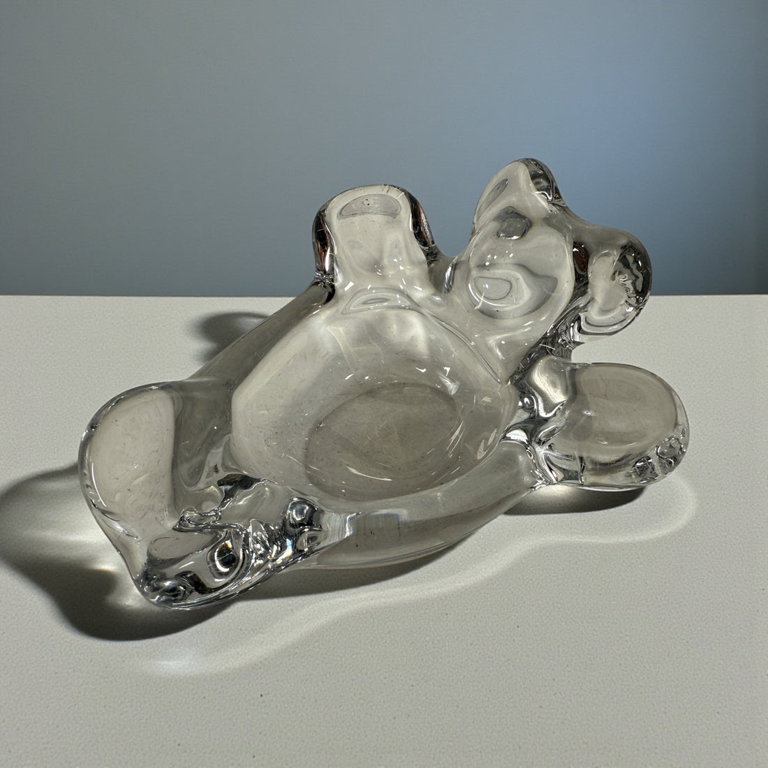 Vintage Vannes-le-Châtel crystal bear bowl made in France. Heavy sculpted glass with clear mid-century form. Great décor piece or collectible gift.