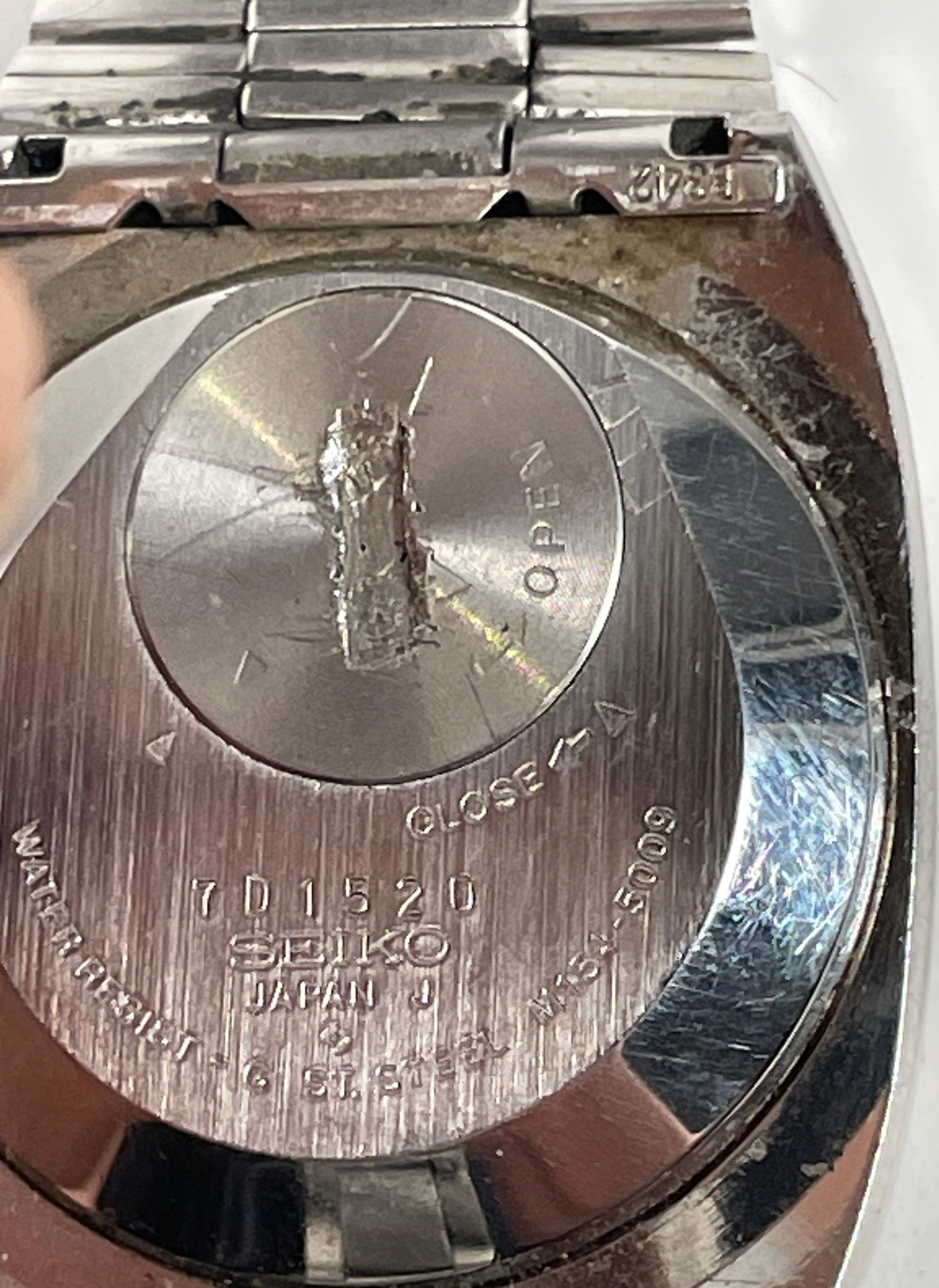 Vintage Seiko Quartz LC Digital Watch – Model M154-5009 (Japan, ca. 1977–1980)