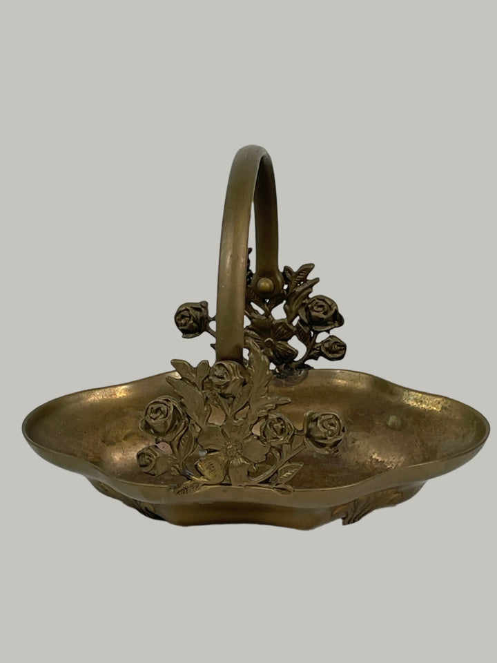 Victorian-Style Brass Bonbon Basket – Rose Handle & Scalloped Edge