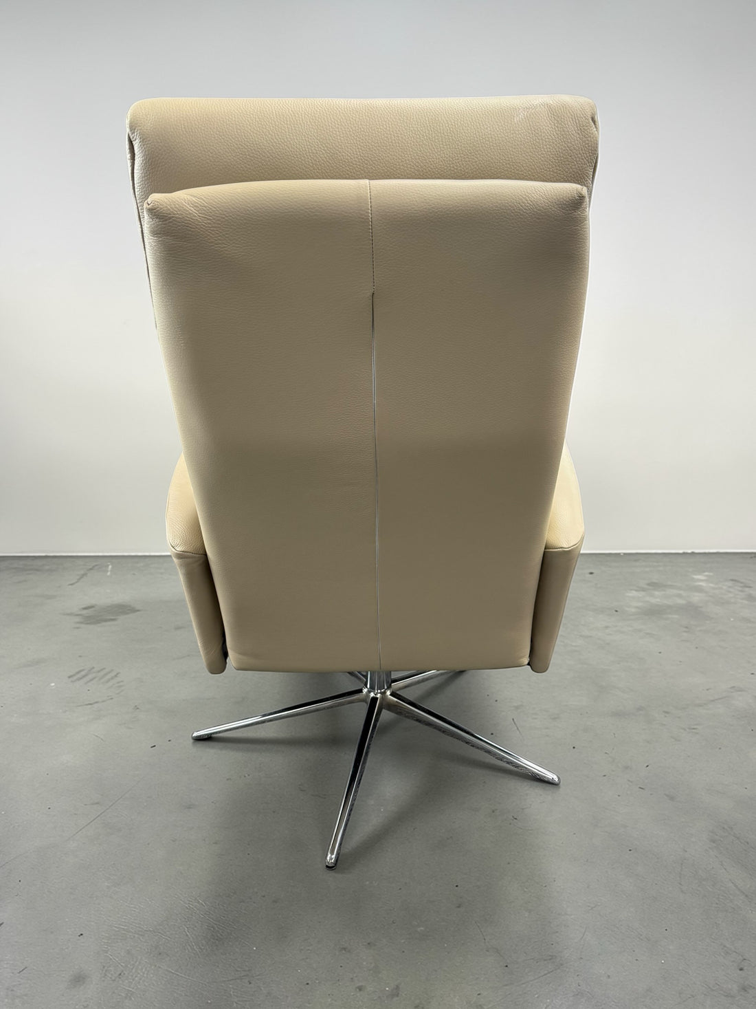 Hjort Knudsen Danish Leather Recliner – Scandinavian Swivel Lounge Chair