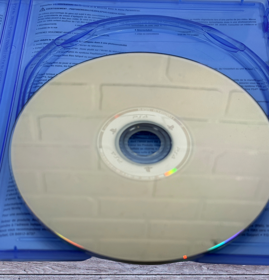 Complete PS4 copy of Minecraft Story Mode: The Complete Adventure. Includes all 8 episodes, original case, bilingual artwork, and tested game disc.