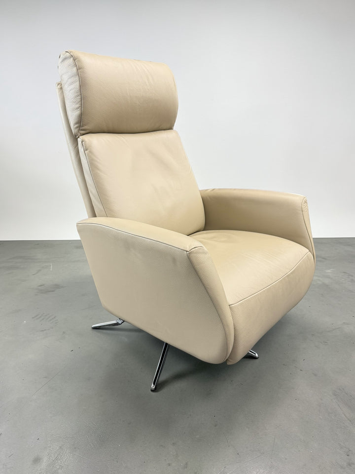 Hjort Knudsen Danish leather recliner swivel lounge chair with Scandinavian design and comfortable reclining seat. Quality vintage seating available for local pickup in Montreal.