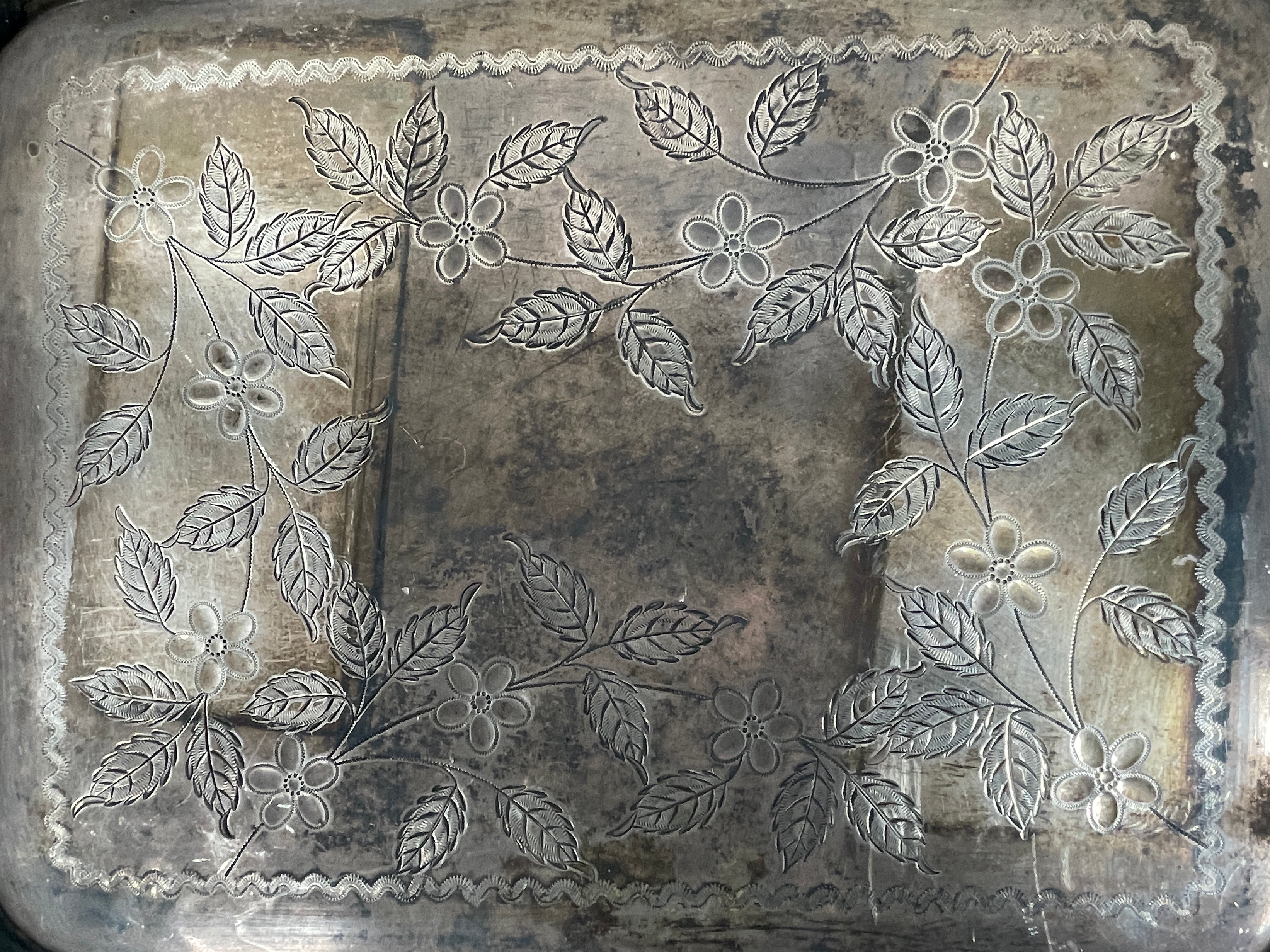 Plateau de service antique en métal argenté de la Meriden B. Company – L39/20