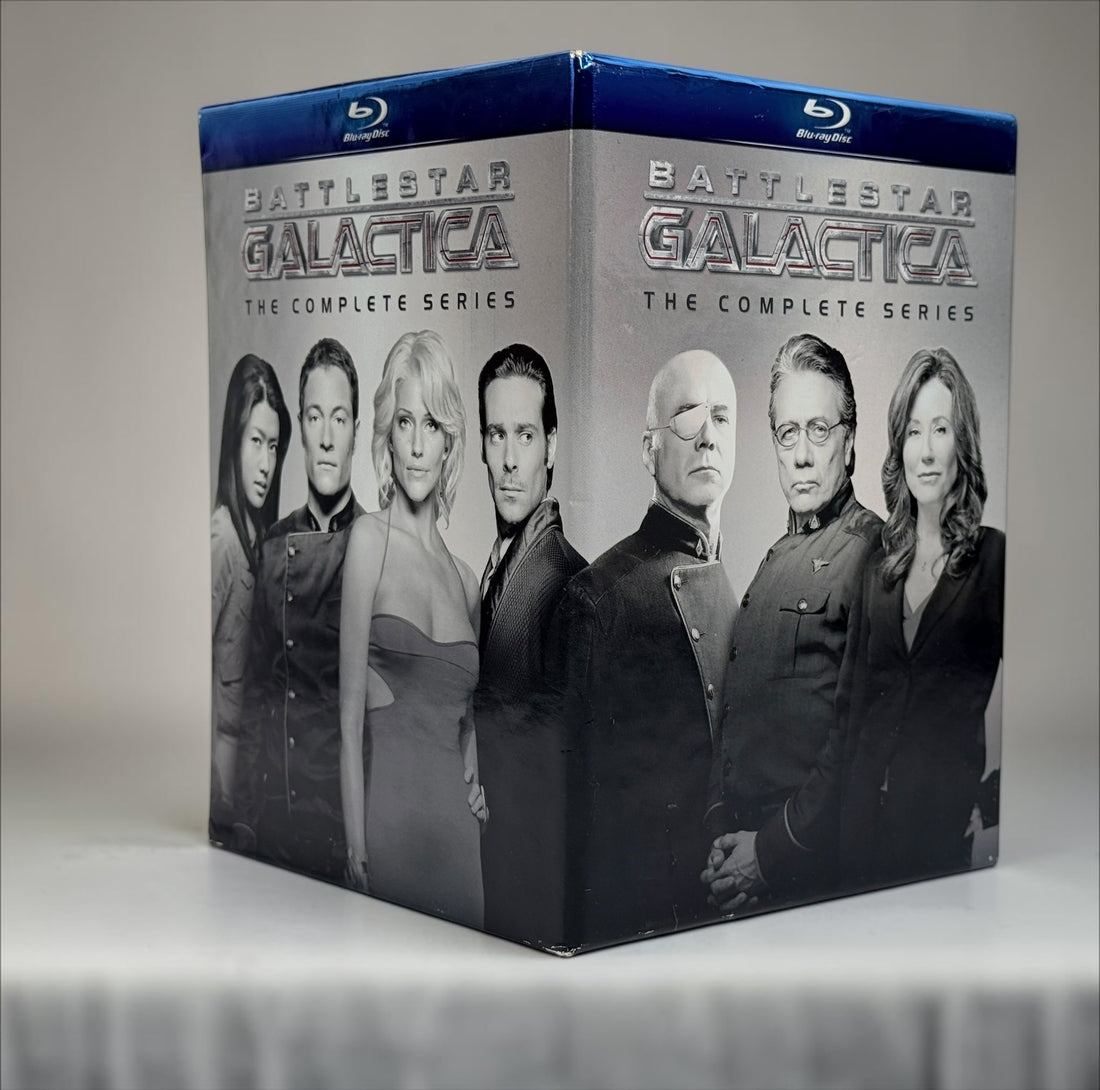 Complete Battlestar Galactica Blu-ray box set including Seasons 1–4 and The Plan. Original collector edition with slipcase. Tested and fully functional.