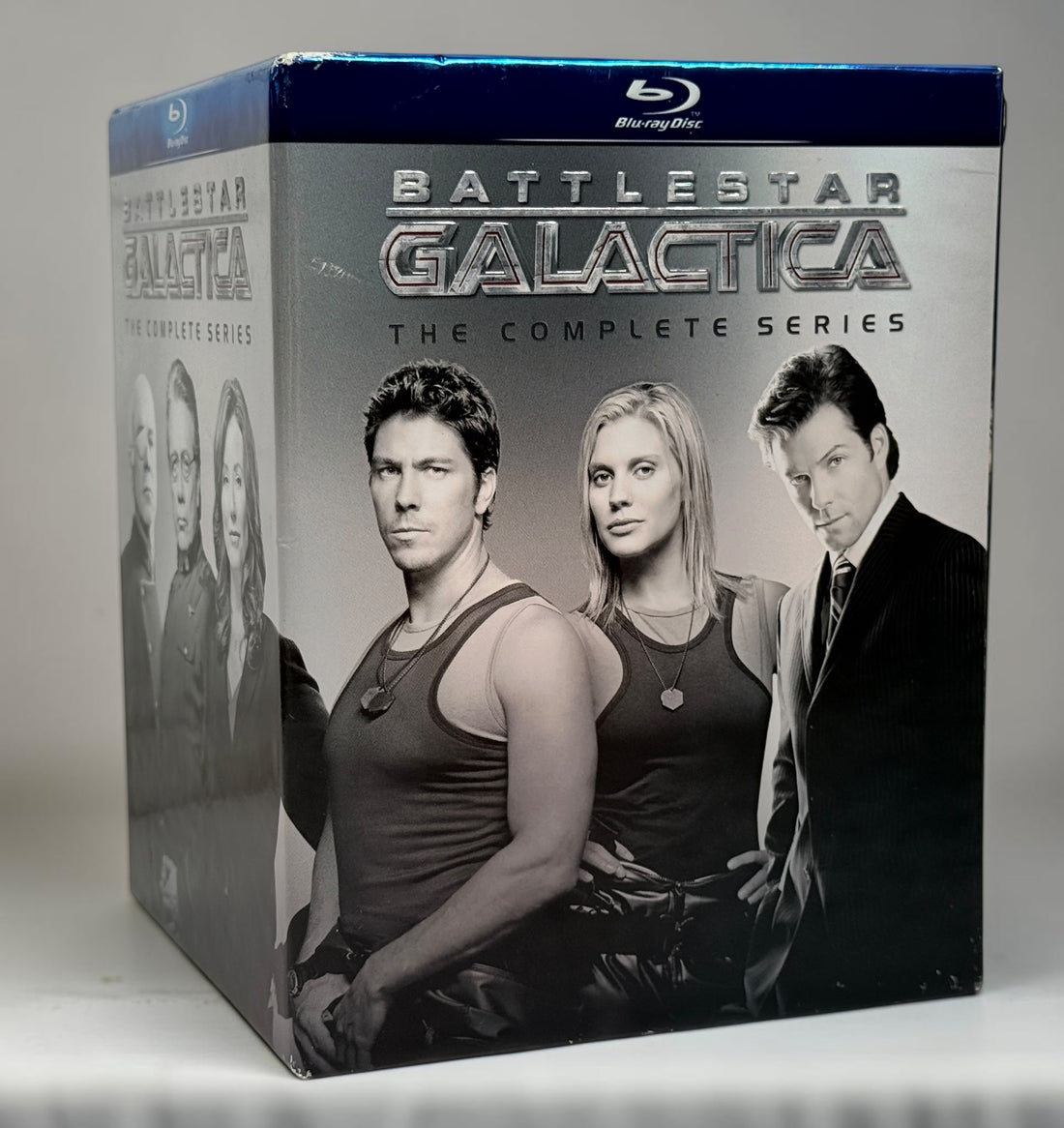 Complete Battlestar Galactica Blu-ray box set including Seasons 1–4 and The Plan. Original collector edition with slipcase. Tested and fully functional.