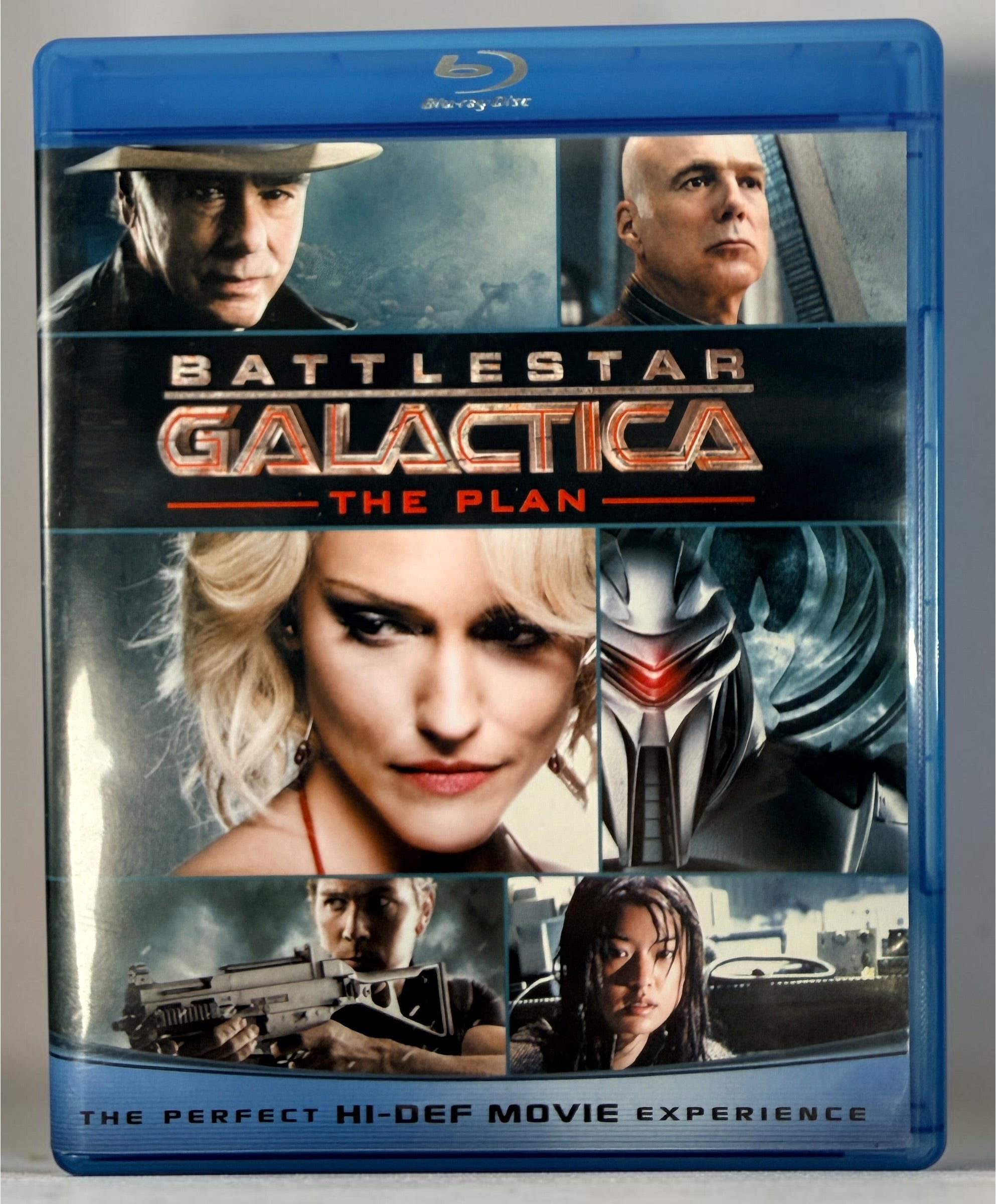 Complete Battlestar Galactica Blu-ray box set including Seasons 1–4 and The Plan. Original collector edition with slipcase. Tested and fully functional.