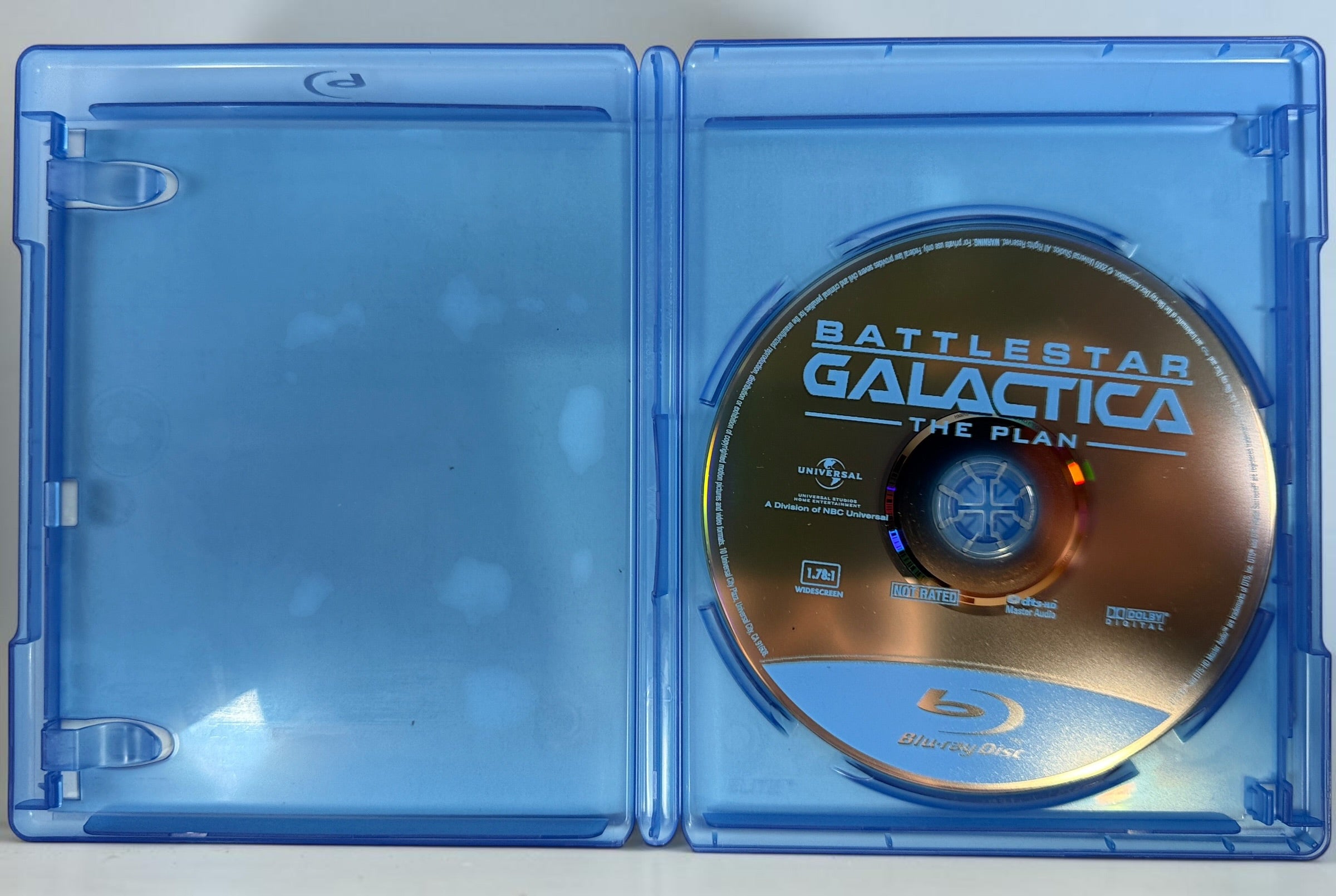 Complete Battlestar Galactica Blu-ray box set including Seasons 1–4 and The Plan. Original collector edition with slipcase. Tested and fully functional.