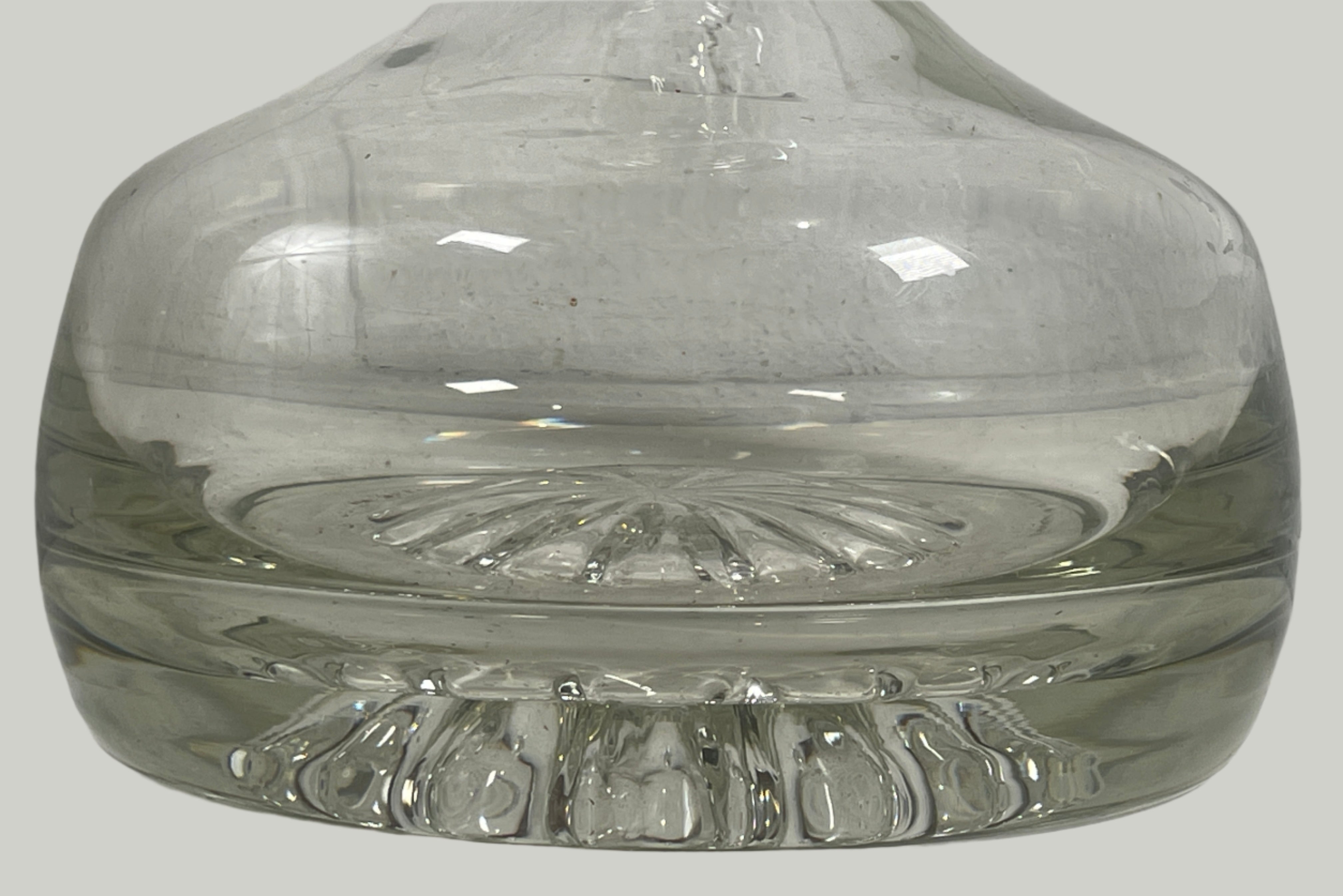 Vintage Crystal Wine Decanter with Stopper – Starburst Base, Mid-Century Modern