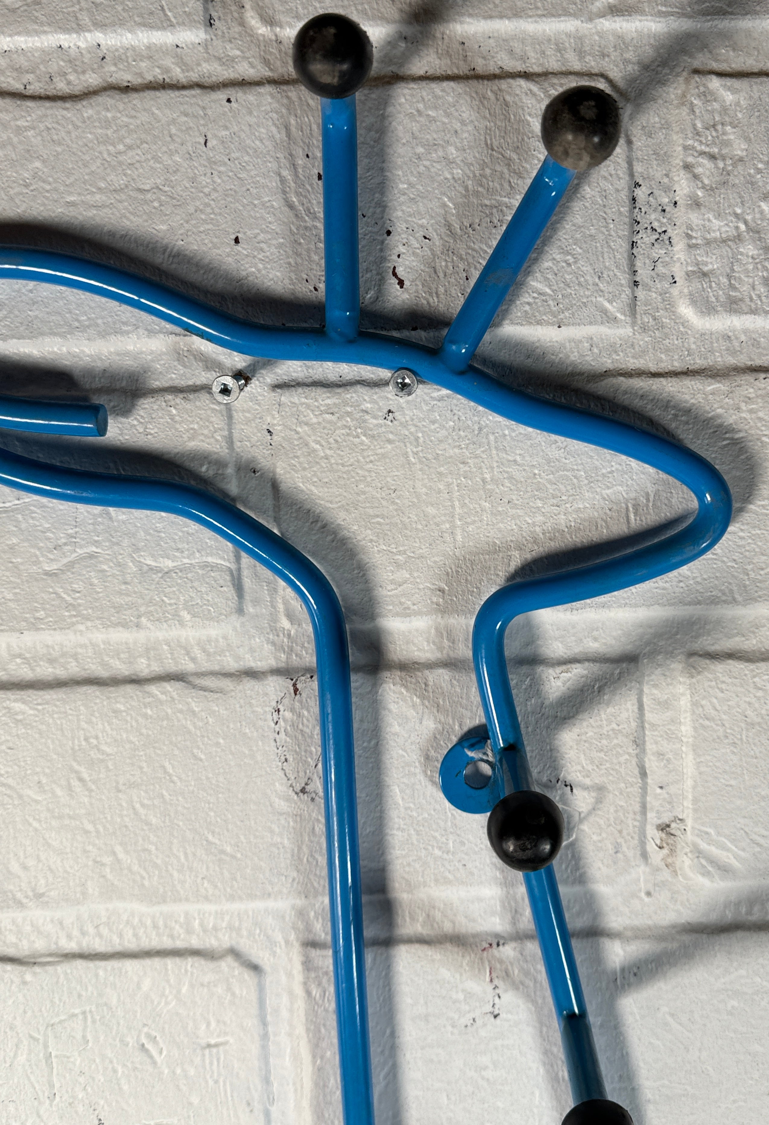 Vintage IKEA SPRALLIG blue metal giraffe wall coat rack from the 1990s. Fun décor piece, sturdy design, collectible. Ships from Canada.