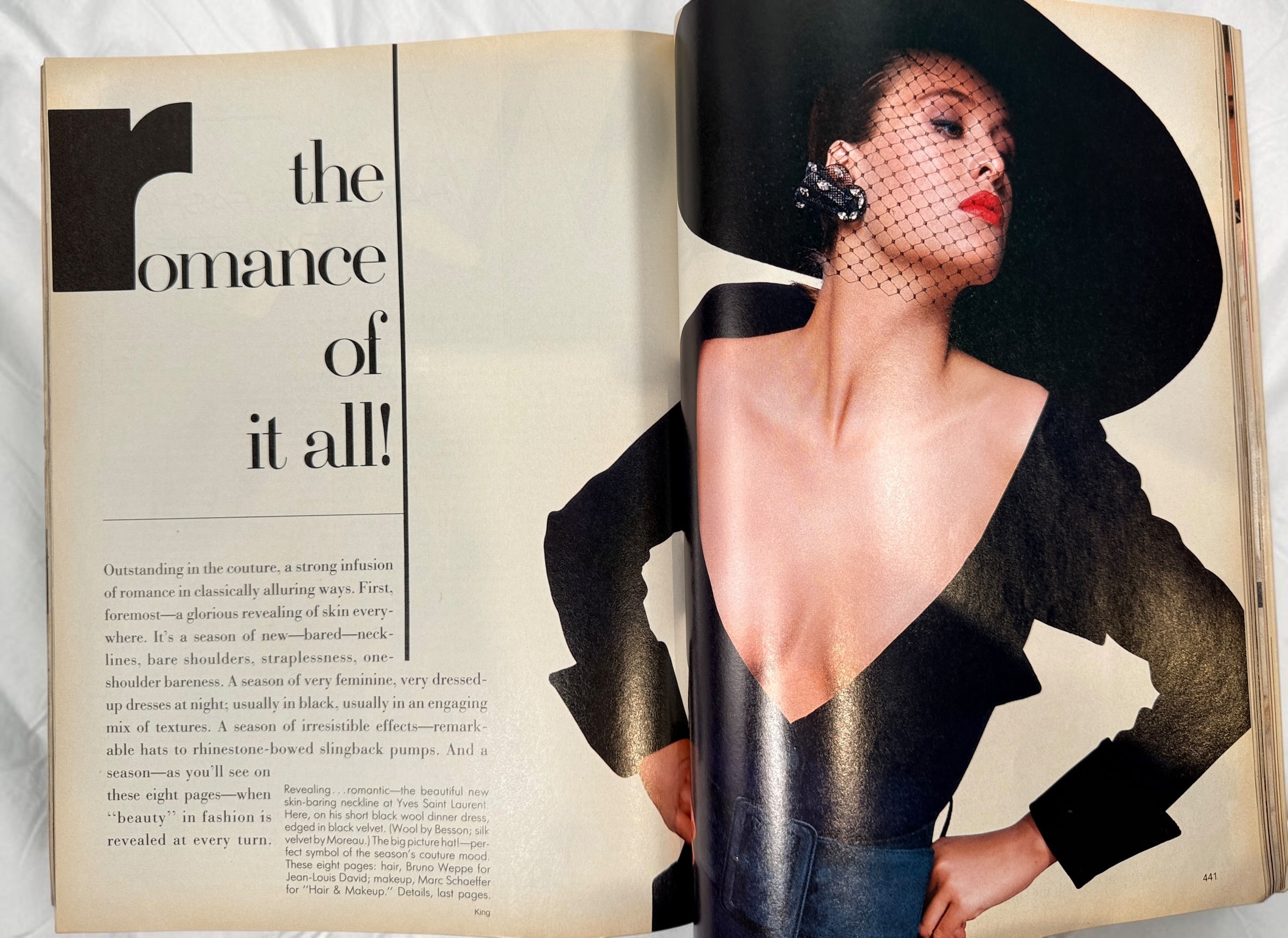 Vintage Vogue October 1986 featuring Cindy Crawford by Richard Avedon, with iconic 1980s fashion, supermodels and photography. Collector issue.