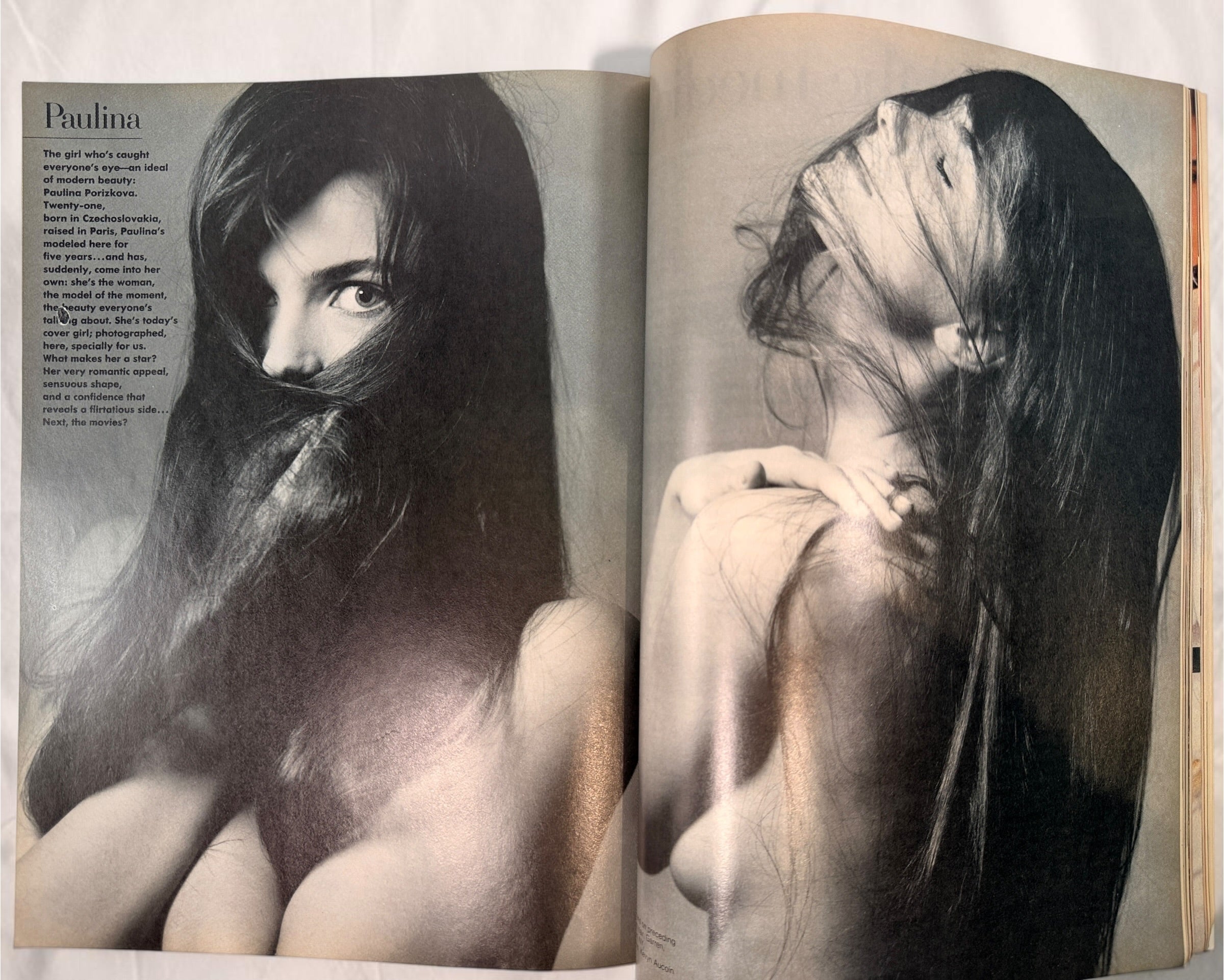 Vintage Vogue October 1986 featuring Cindy Crawford by Richard Avedon, with iconic 1980s fashion, supermodels and photography. Collector issue.