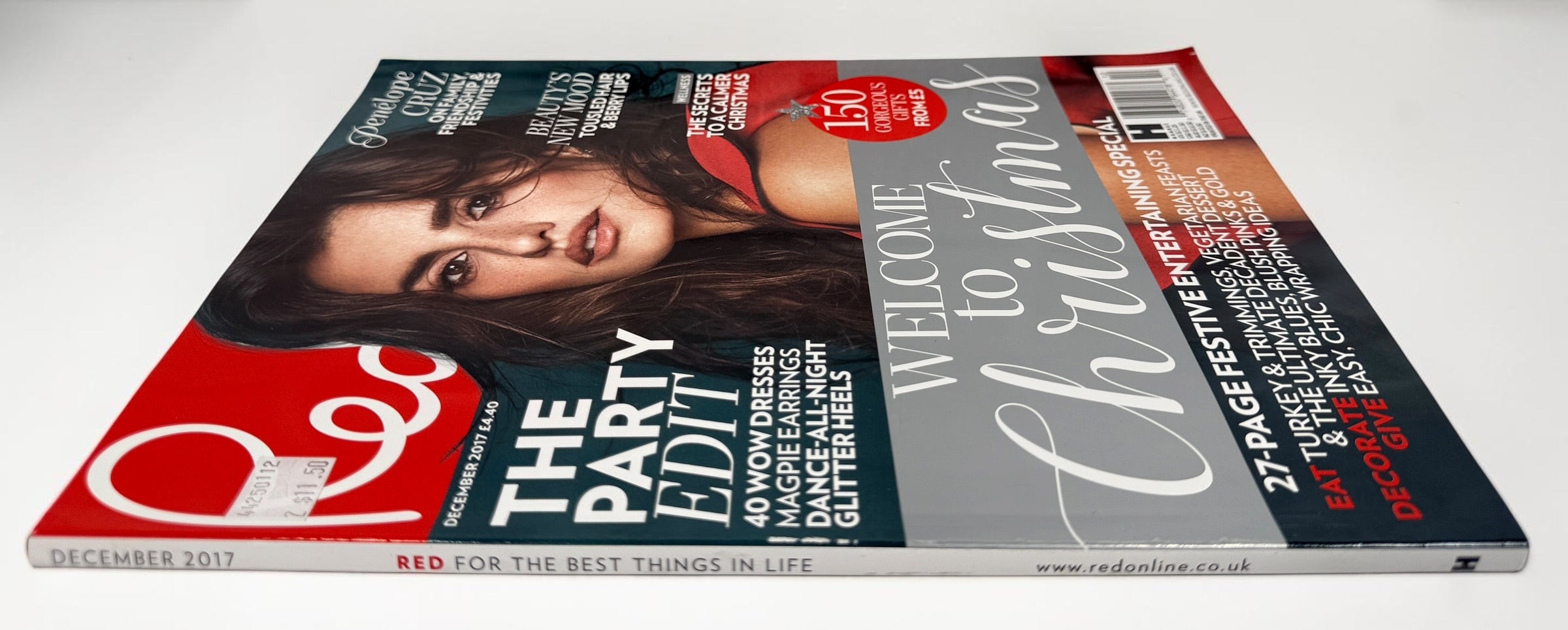 Red Magazine UK December 2017 featuring Penélope Cruz on the cover. Collectible fashion, beauty and Christmas issue in very good condition.