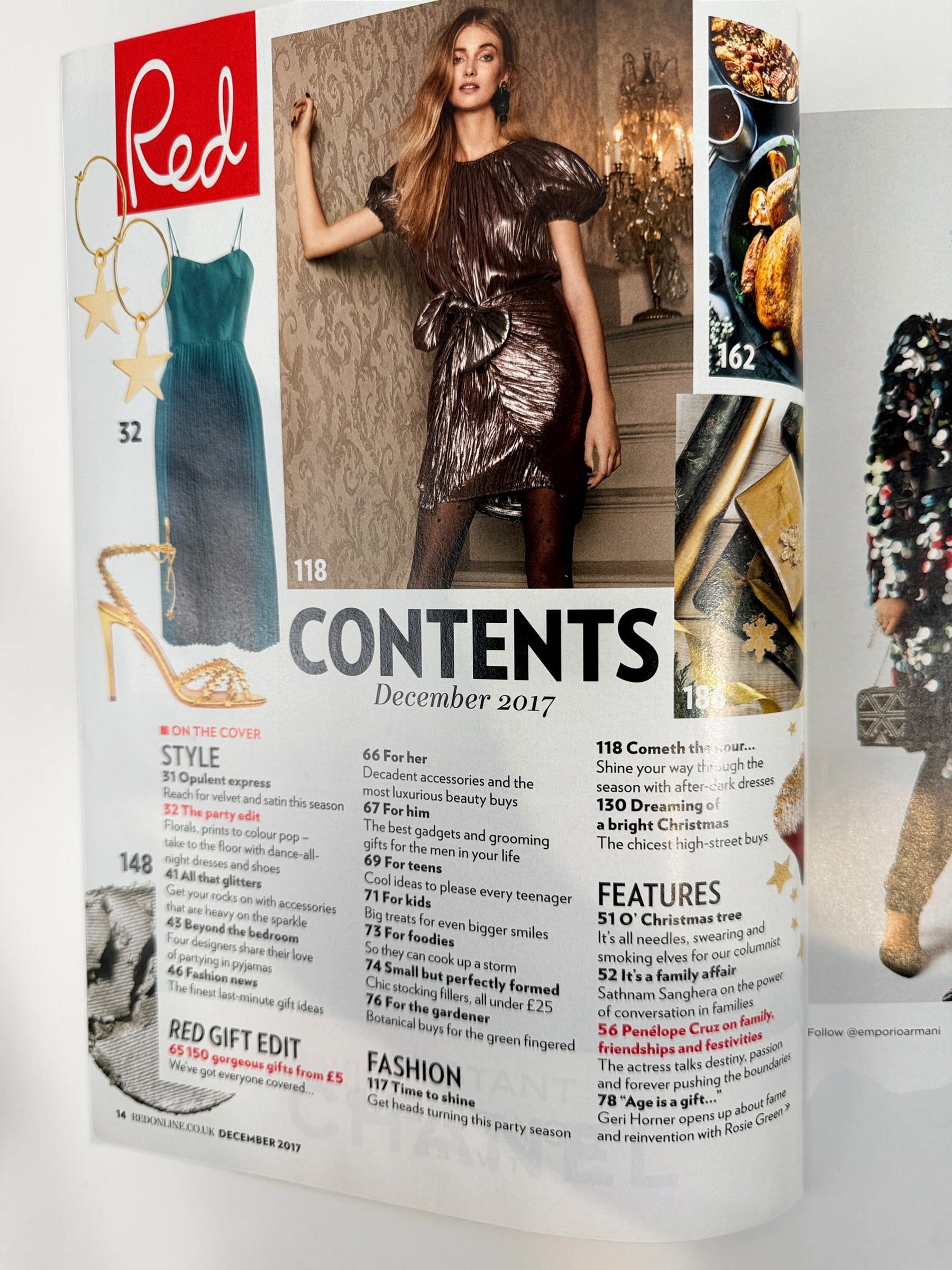 Red Magazine UK December 2017 featuring Penélope Cruz on the cover. Collectible fashion, beauty and Christmas issue in very good condition.