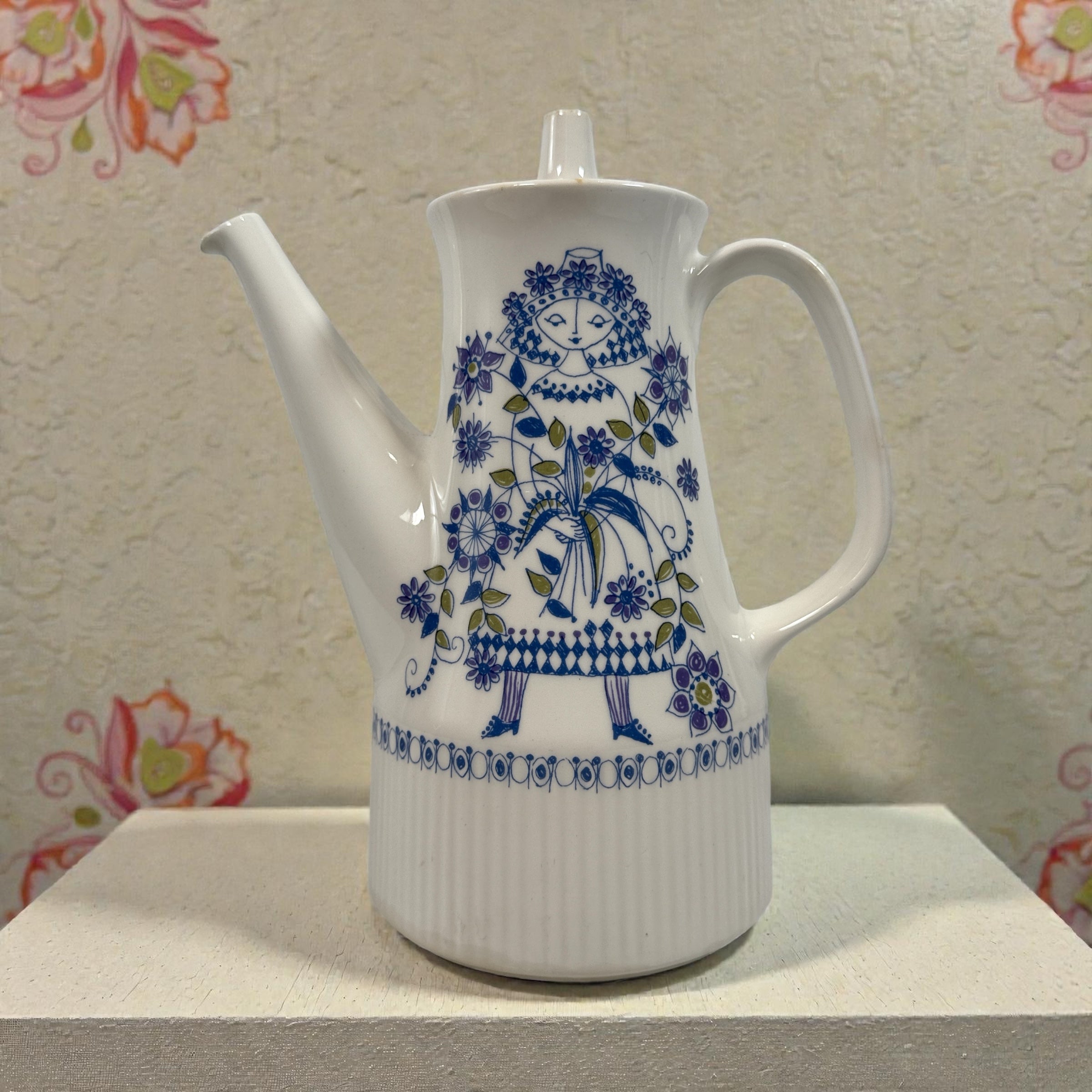 Hand-painted Lotte Finland coffee pot with blue folk art motif, 8¼” tall. Vintage Scandinavian ceramic in excellent condition. Collectible kitchen decor.