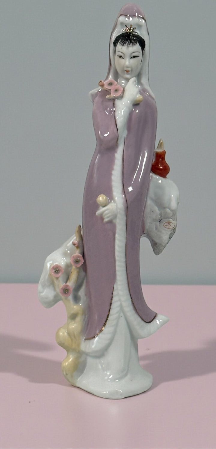 Vintage Chinese export Guanyin porcelain figurine with pastel lavender robe. Mid-century Buddhist decor, serene and elegant, in very good condition.