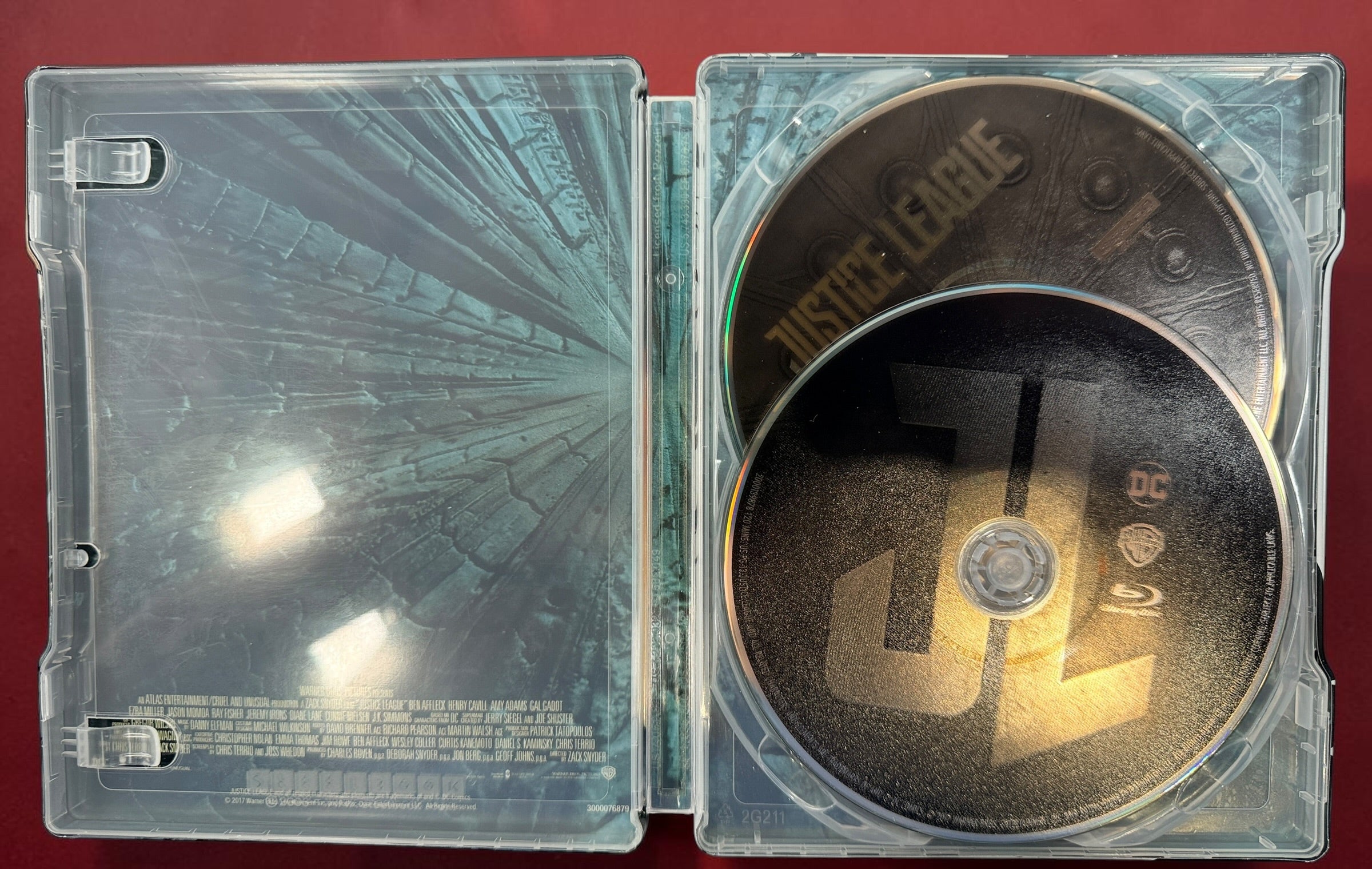 Justice League 2017 Limited Edition SteelBook featuring Jim Lee artwork. Includes 4K UHD and Blu-ray discs in collectible DC SteelBook packaging.