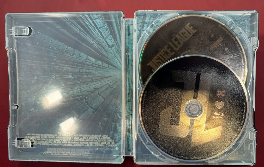 Justice League 2017 Limited Edition SteelBook featuring Jim Lee artwork. Includes 4K UHD and Blu-ray discs in collectible DC SteelBook packaging.