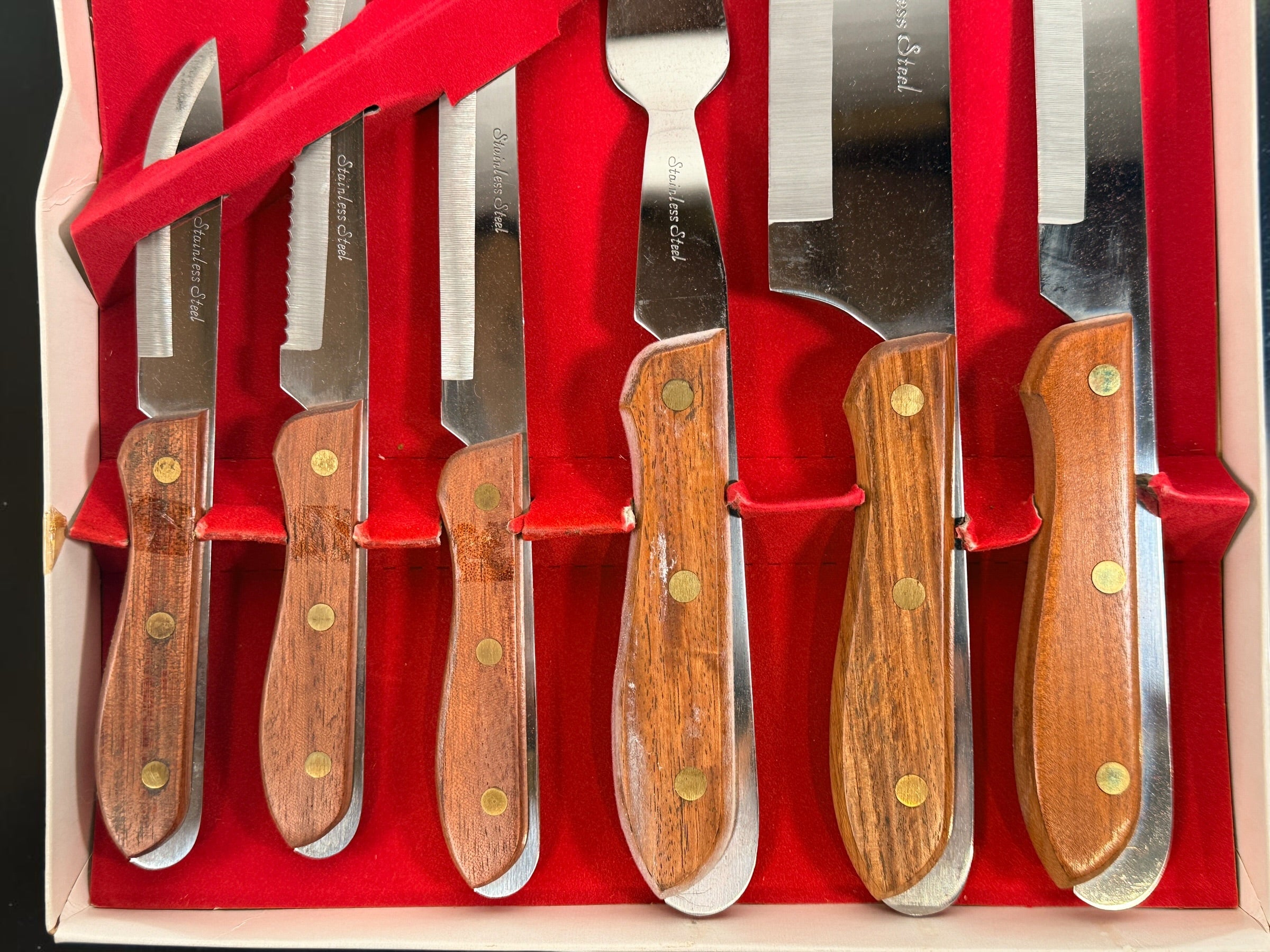 Vintage Knight’s Swords 6-piece Japanese stainless steel knife and carving set with wood handles and original red velvet presentation box.