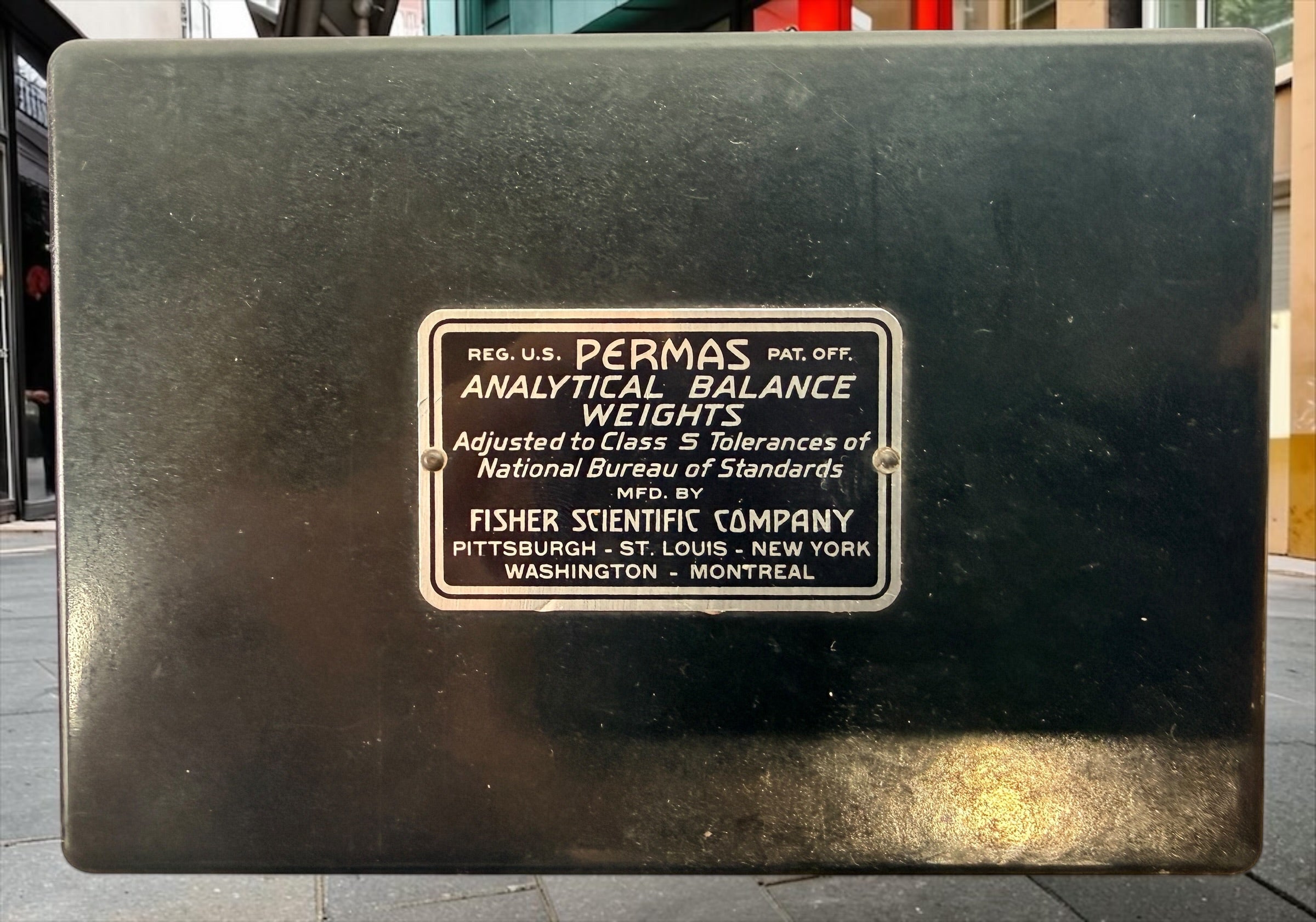 Vintage Fisher Scientific PERMAS analytical balance weight set with original fitted case, six precision weights and Fisher tweezers. Mid-century USA.