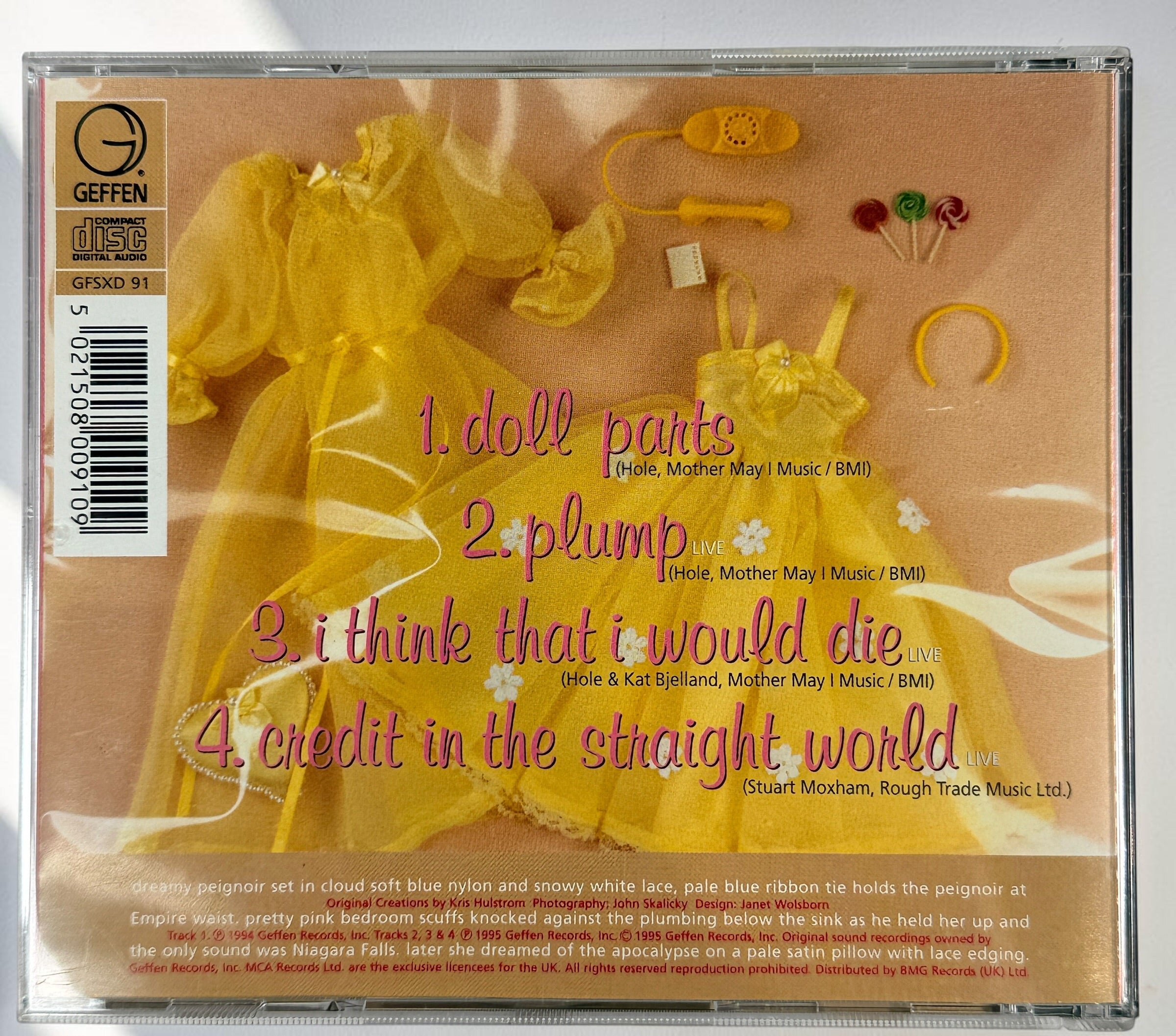 Original 1995 UK Geffen CD single of Hole’s Doll Parts, featuring three exclusive live tracks. Tested, complete, and an essential collectible for fans of 1990s alternative rock.
