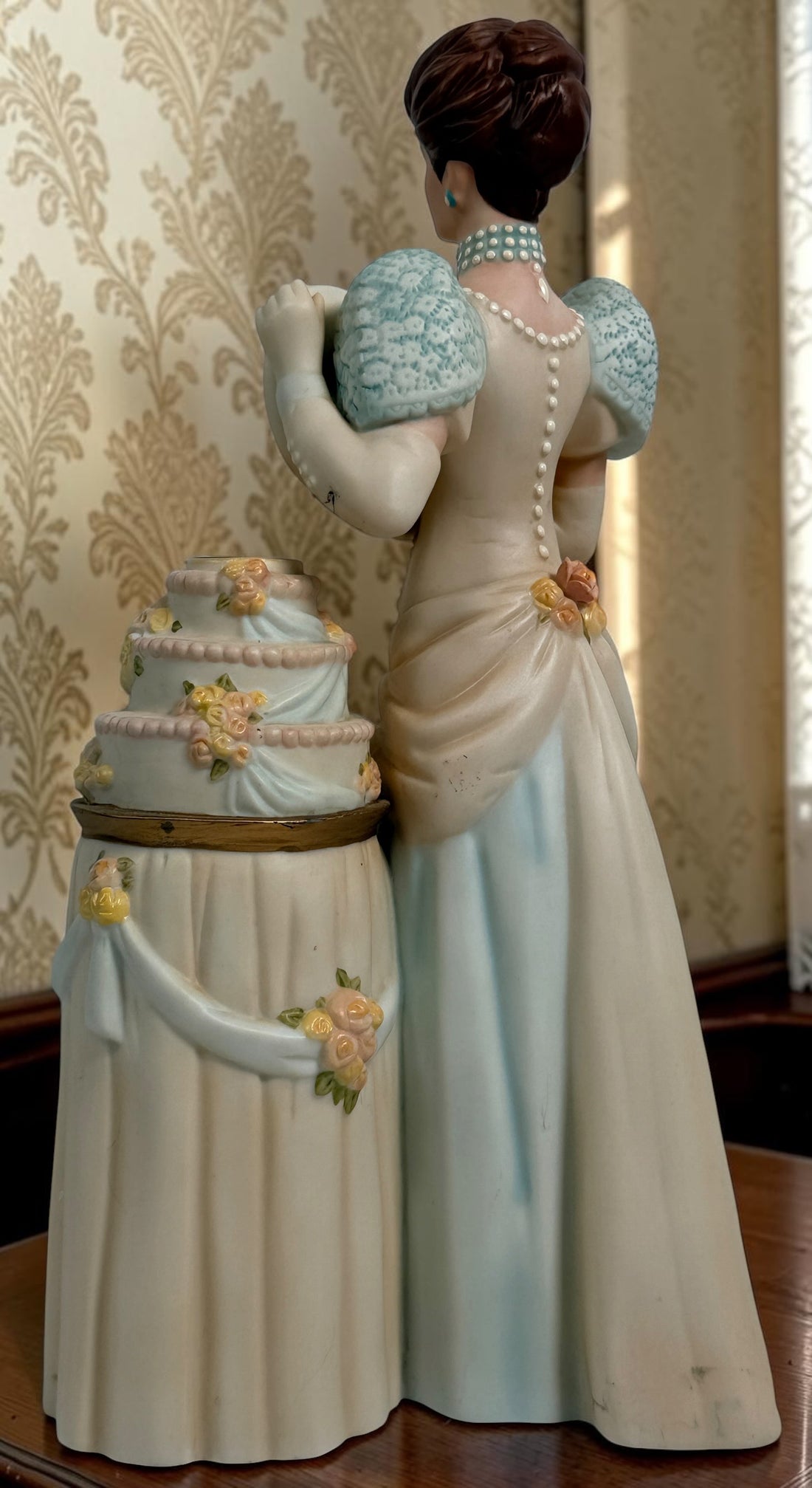Avon Canada President’s Club 40th Anniversary commemorative figurine from 2007–2008 featuring an elegant lady and floral wedding cake display.