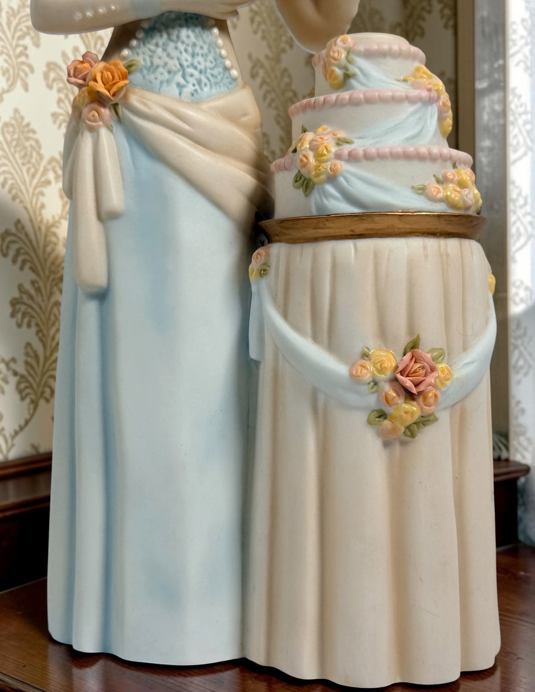 Avon Canada President’s Club 40th Anniversary commemorative figurine from 2007–2008 featuring an elegant lady and floral wedding cake display.