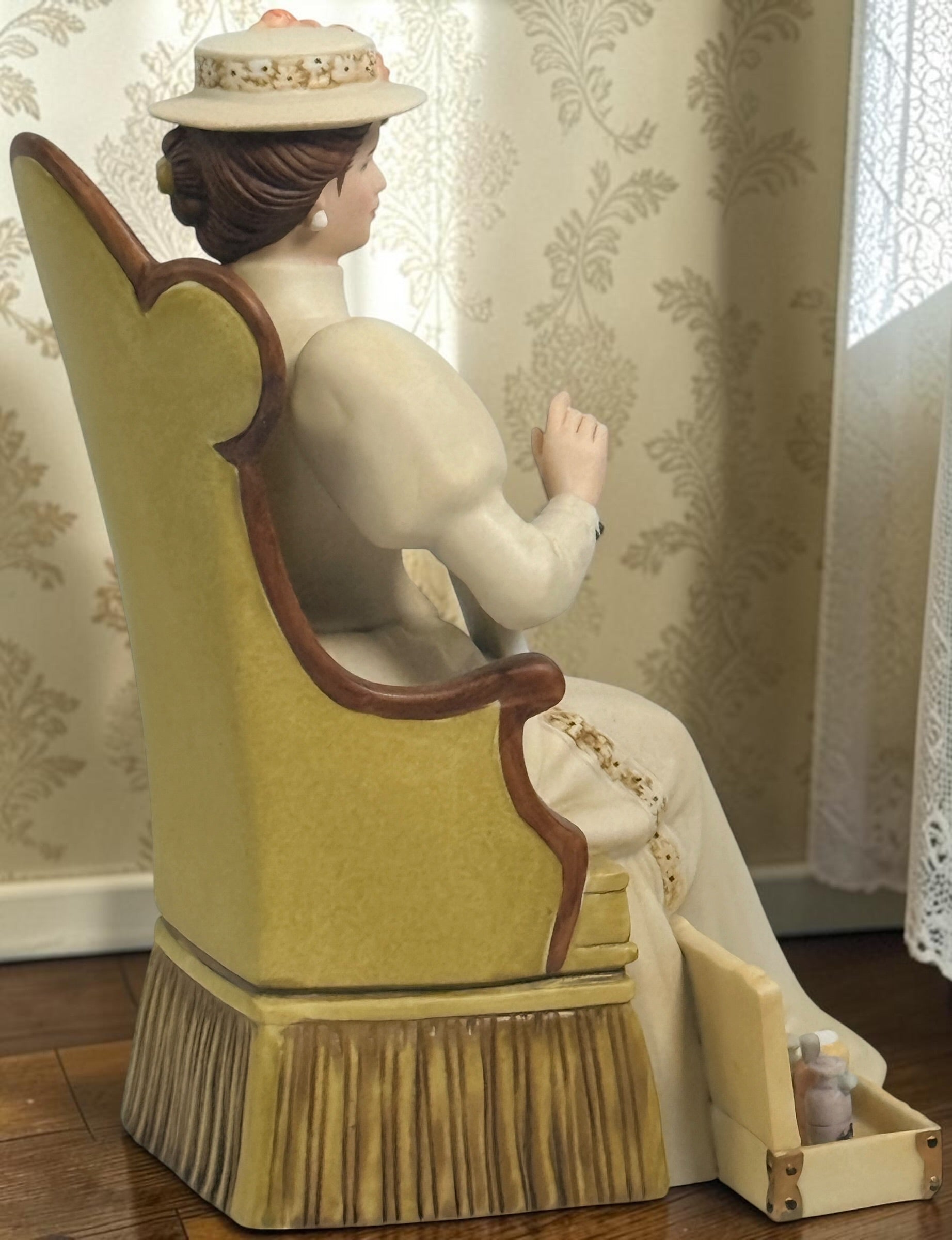 Official Avon Mrs. Albee Award figurine from 2011–2012 featuring Victorian styling, miniature cosmetics accessories, and bilingual commemorative inscription.