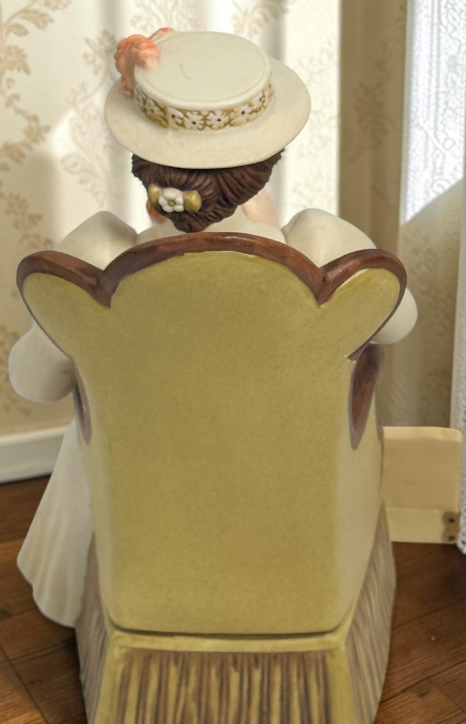 Official Avon Mrs. Albee Award figurine from 2011–2012 featuring Victorian styling, miniature cosmetics accessories, and bilingual commemorative inscription.
