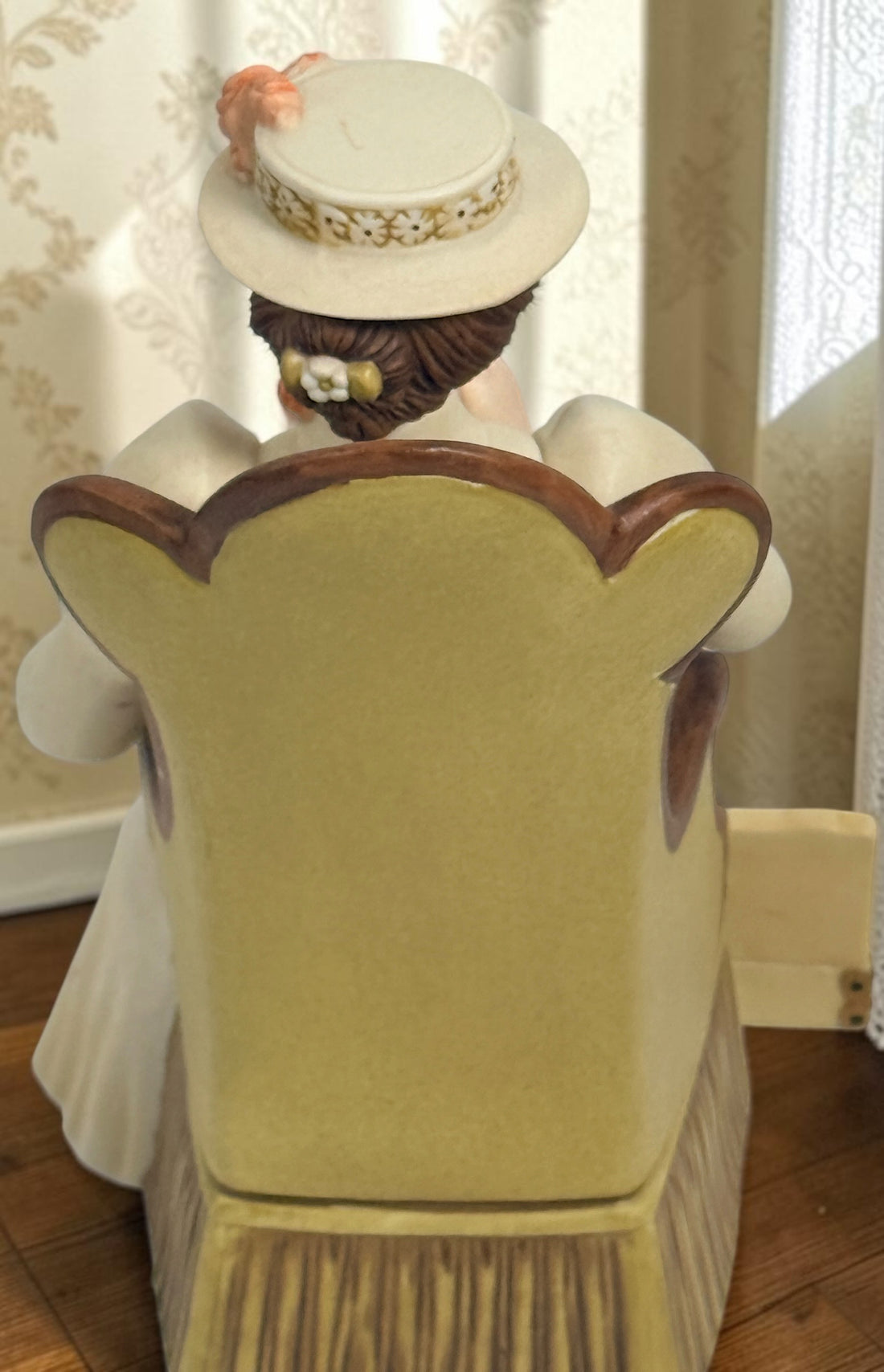 Official Avon Mrs. Albee Award figurine from 2011–2012 featuring Victorian styling, miniature cosmetics accessories, and bilingual commemorative inscription.