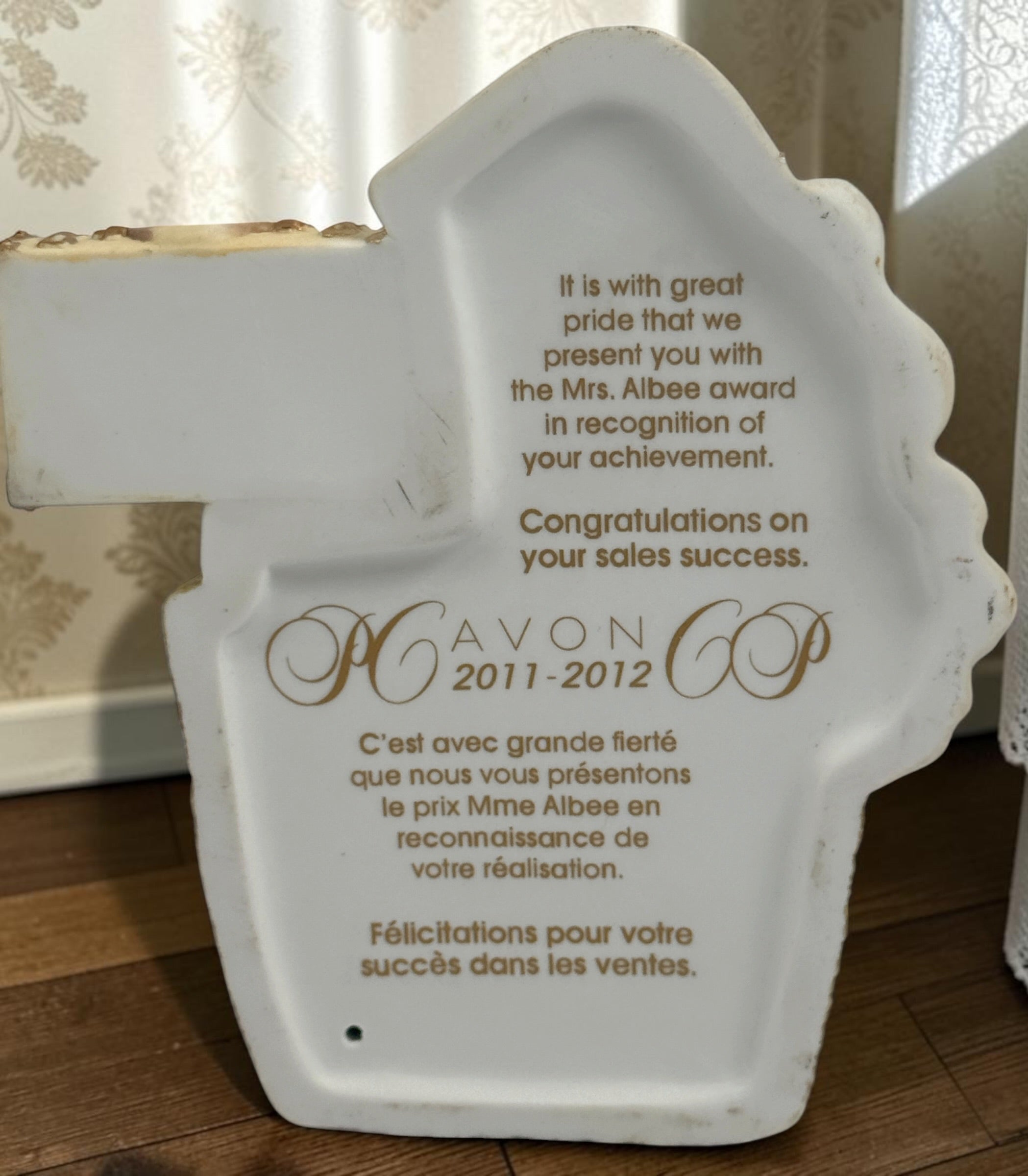 Official Avon Mrs. Albee Award figurine from 2011–2012 featuring Victorian styling, miniature cosmetics accessories, and bilingual commemorative inscription.