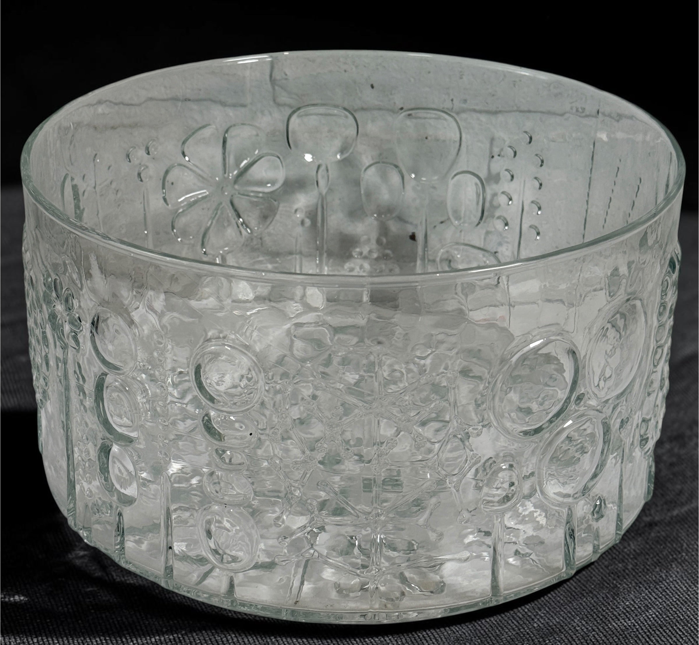 Vintage Iittala Flora centerpiece bowl designed by Oiva Toikka for Nuutajärvi, Finland. Large 9.5-inch clear pressed glass bowl with iconic botanical motifs from the 1960s.