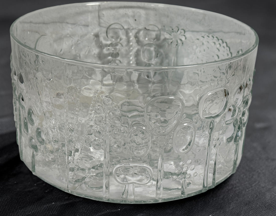 Vintage Iittala Flora centerpiece bowl designed by Oiva Toikka for Nuutajärvi, Finland. Large 9.5-inch clear pressed glass bowl with iconic botanical motifs from the 1960s.